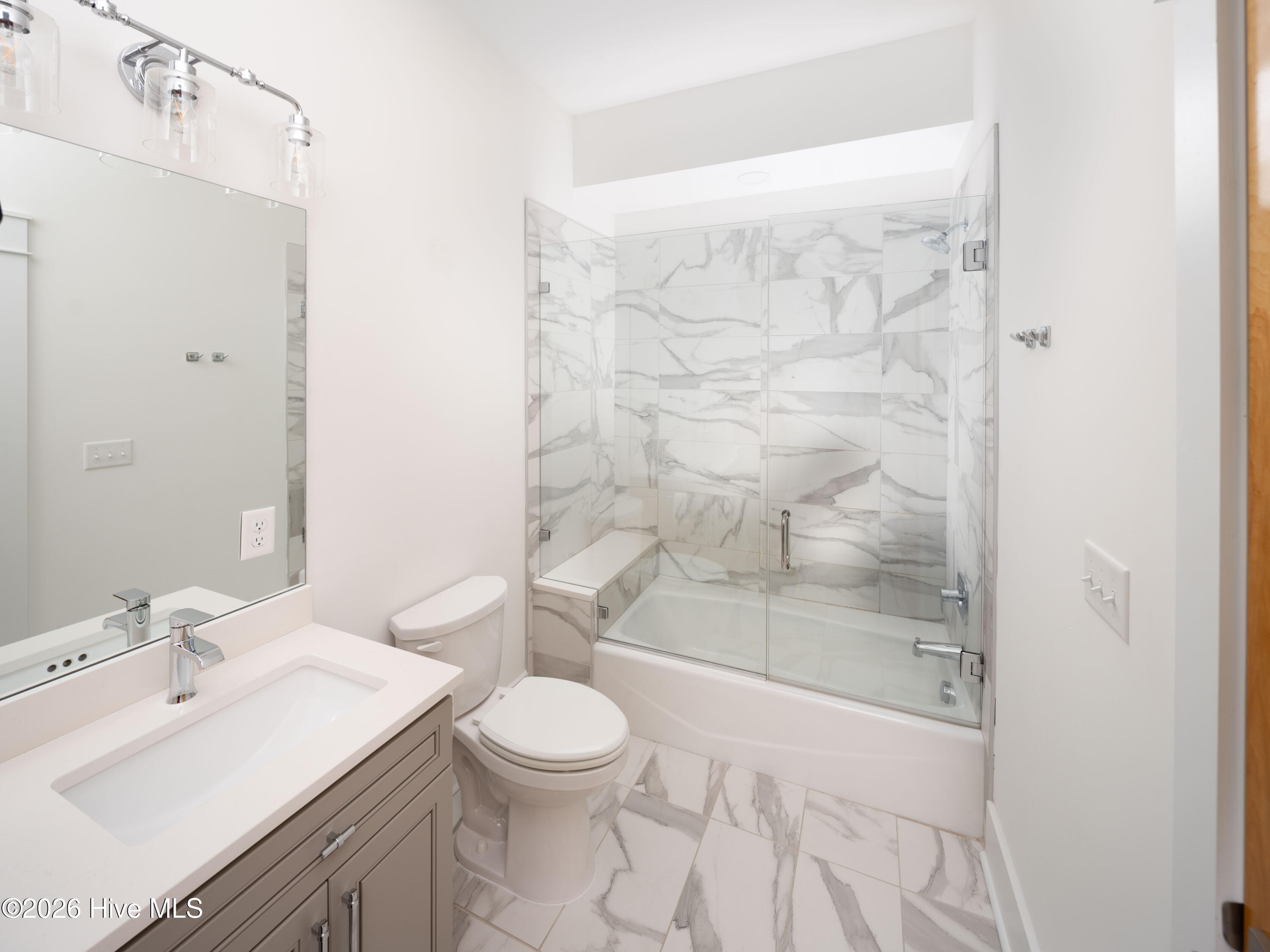 100549852 | Photo 44