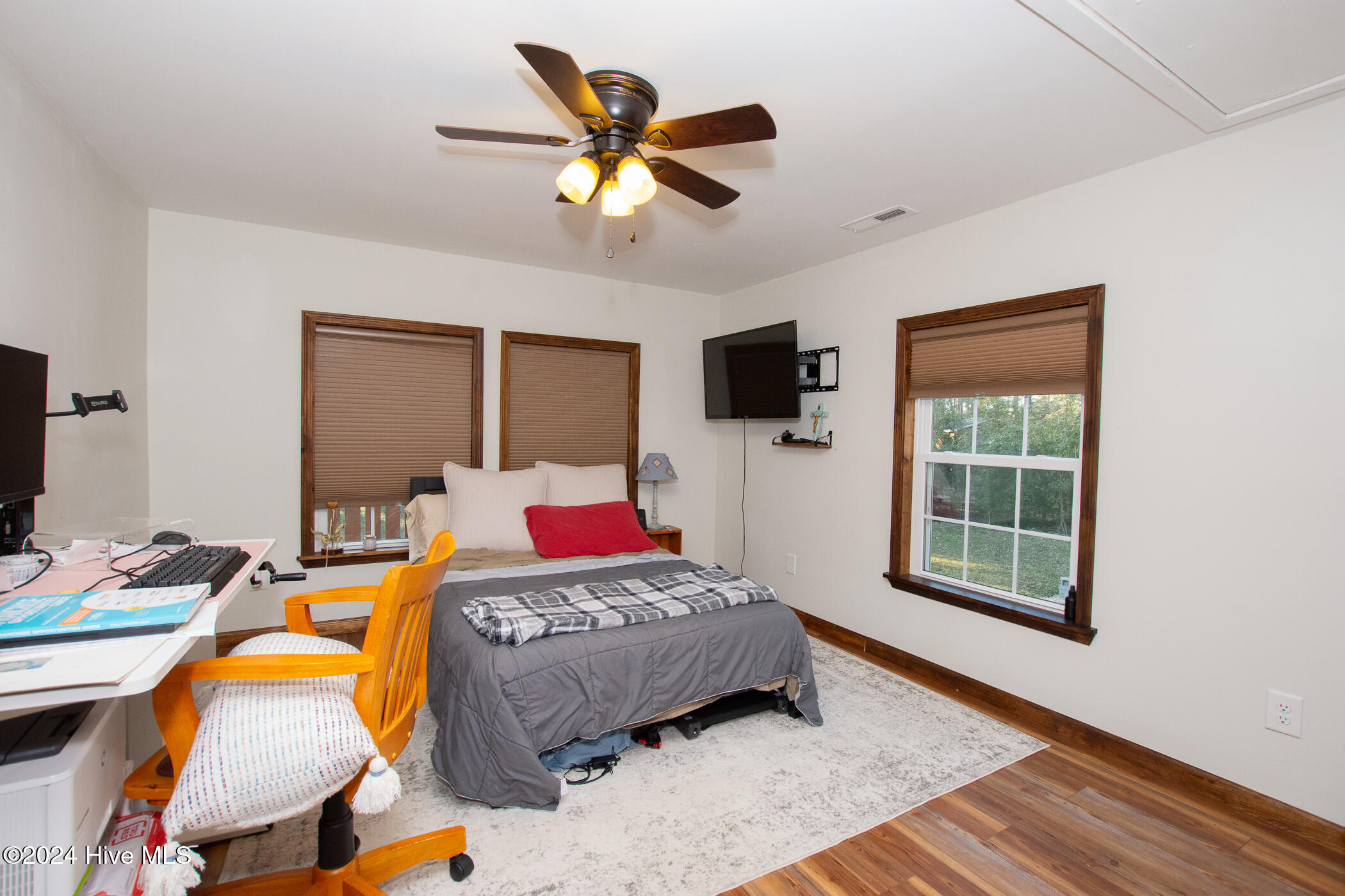 100552342 | Photo 36