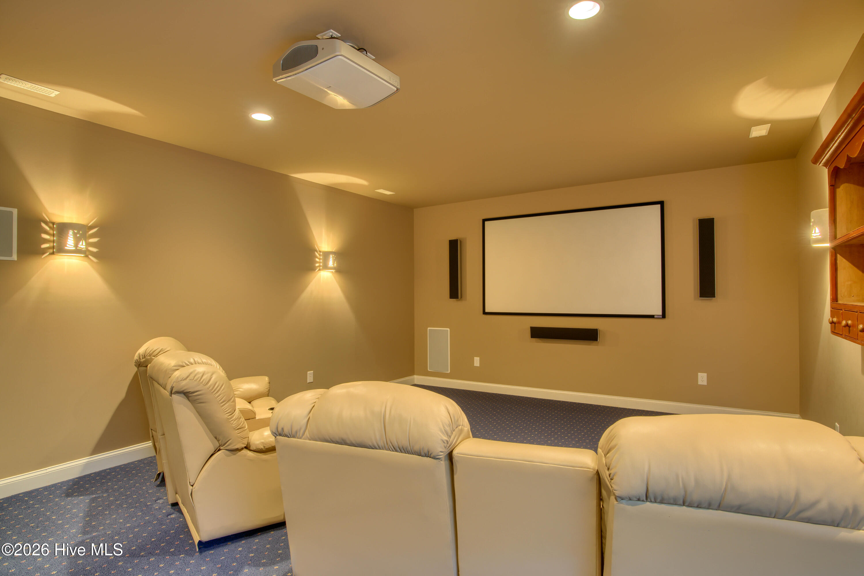 100549111 | Photo 65