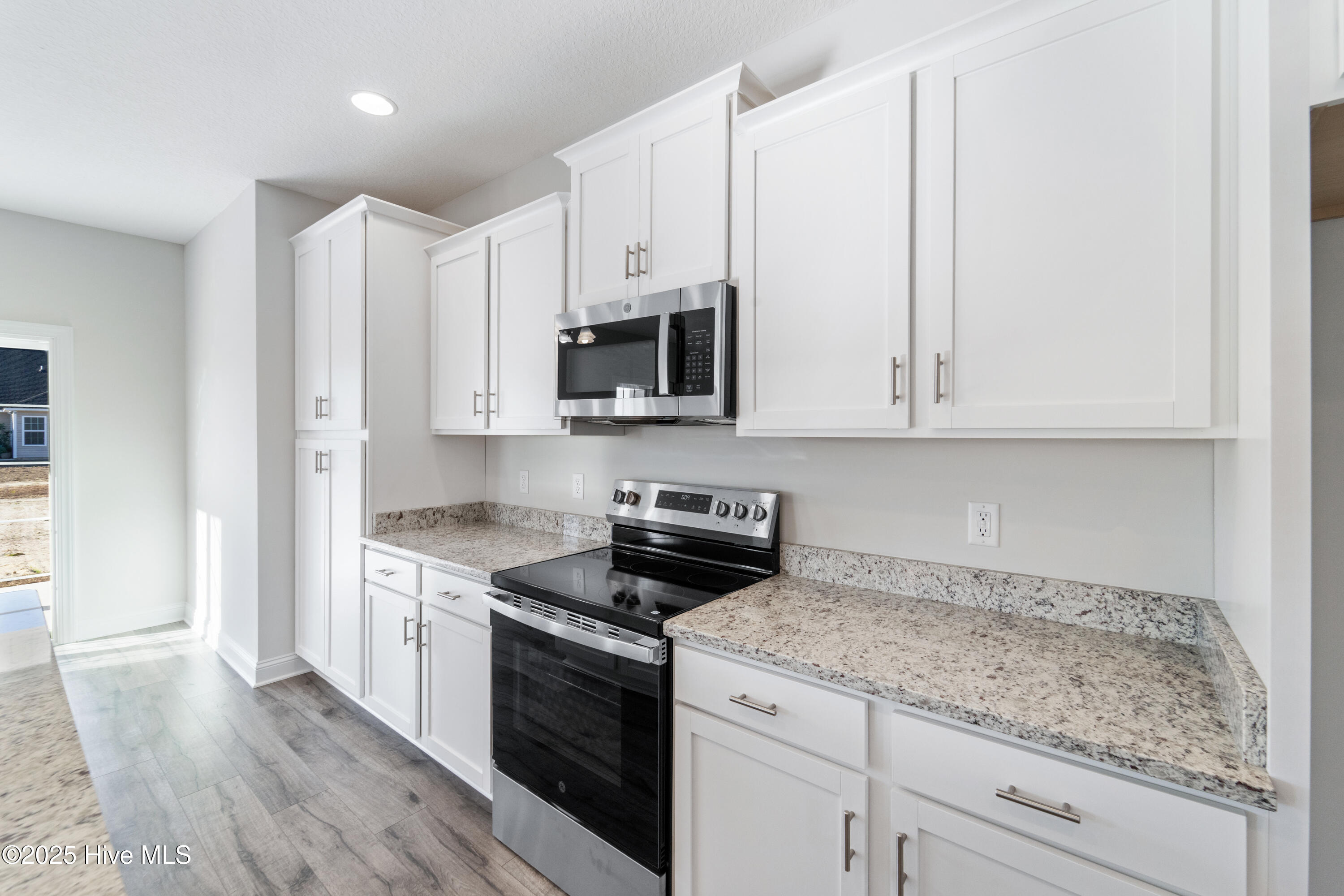 100512578 | Photo 16