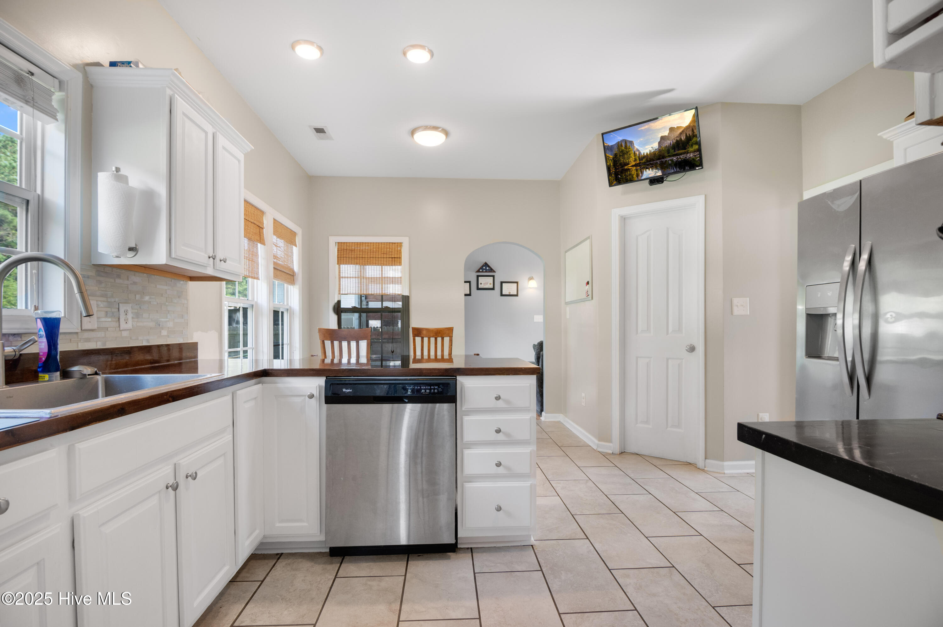 129 Azalea Plantation Boulevard, Maysville, NC 28555 – photo 12: Kitchen