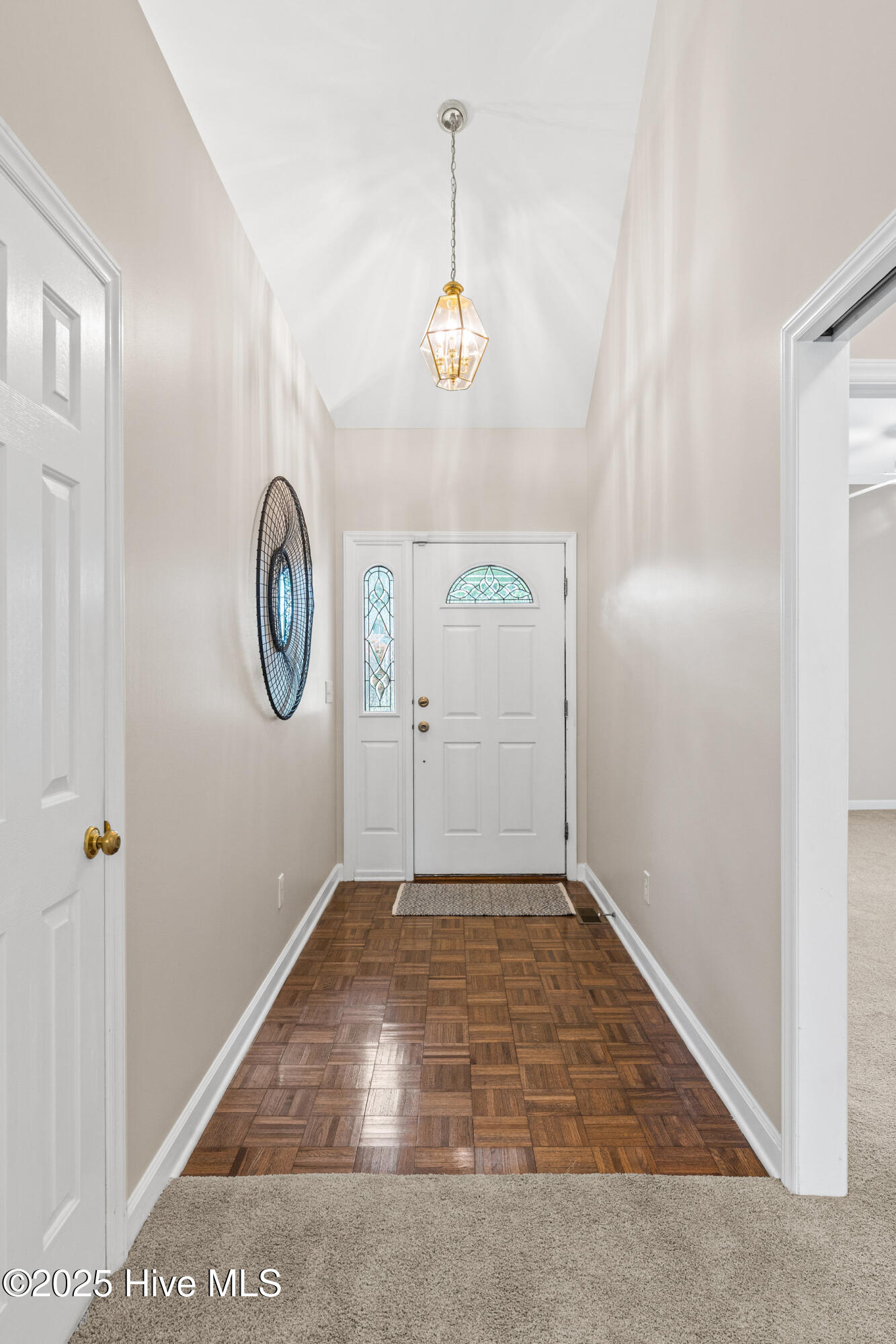 100519162 | Photo 11