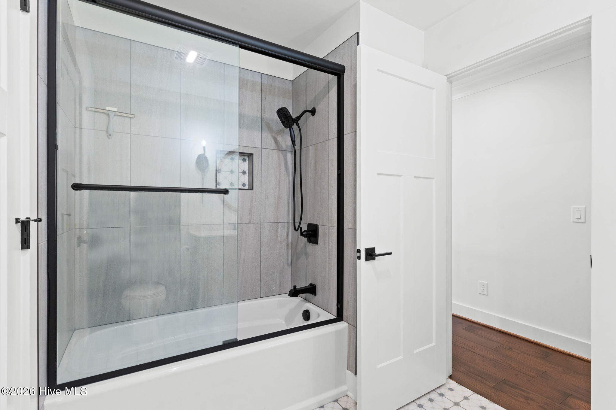 100554419 | Photo 48