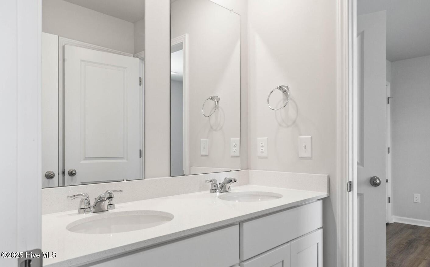 100546803 | Photo 18