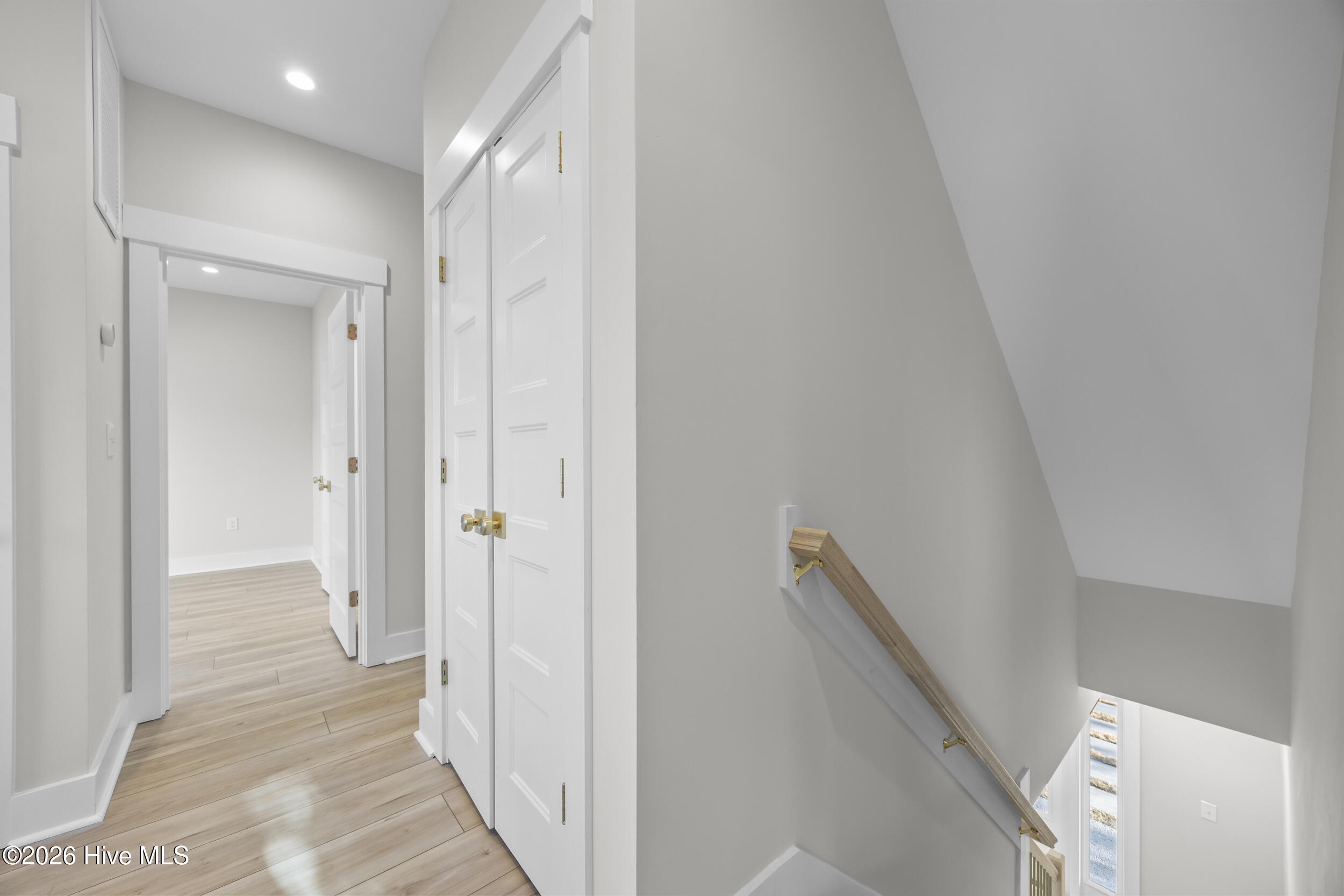 100543064 | Photo 15