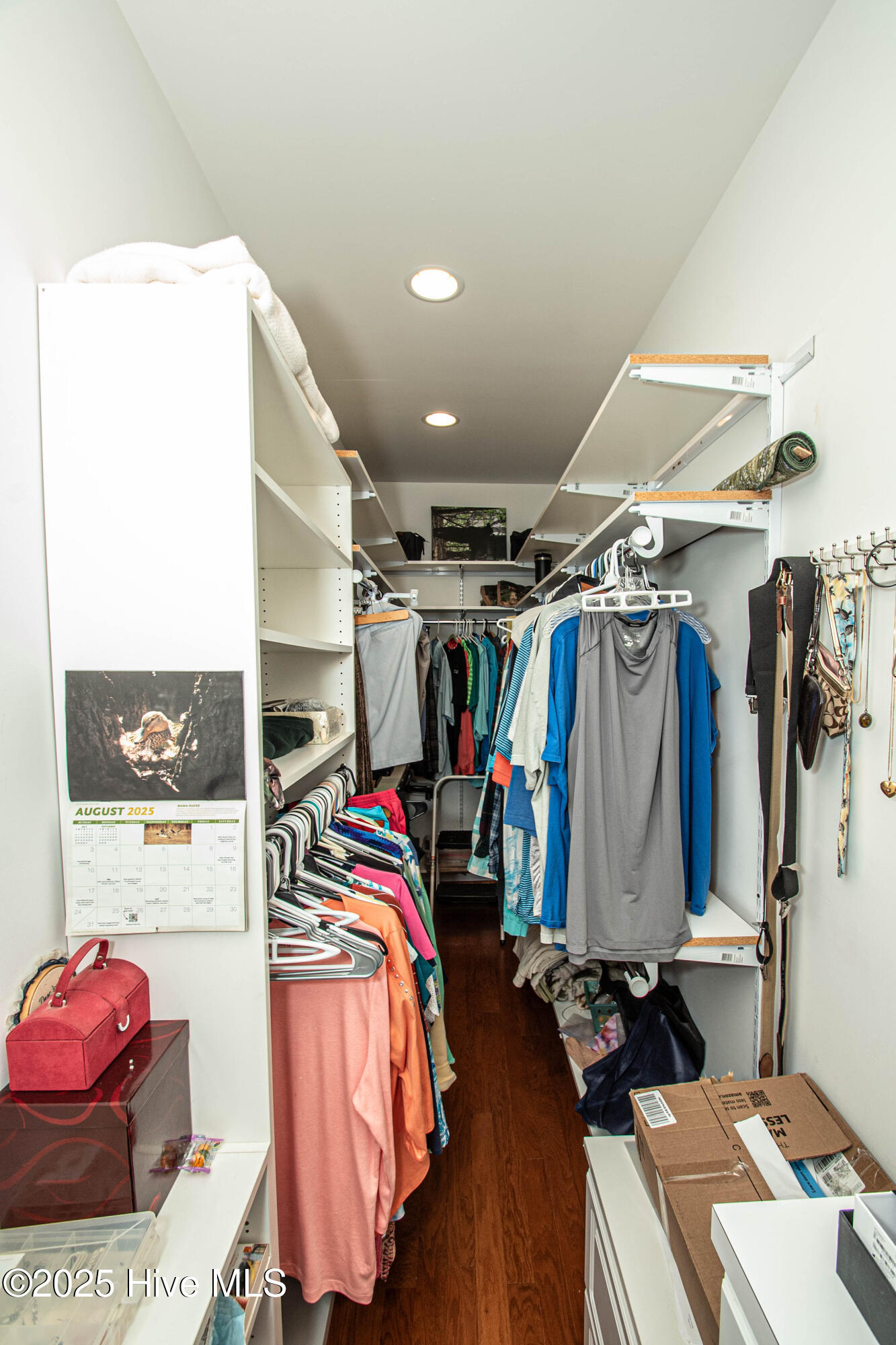 100544337 | Photo 35