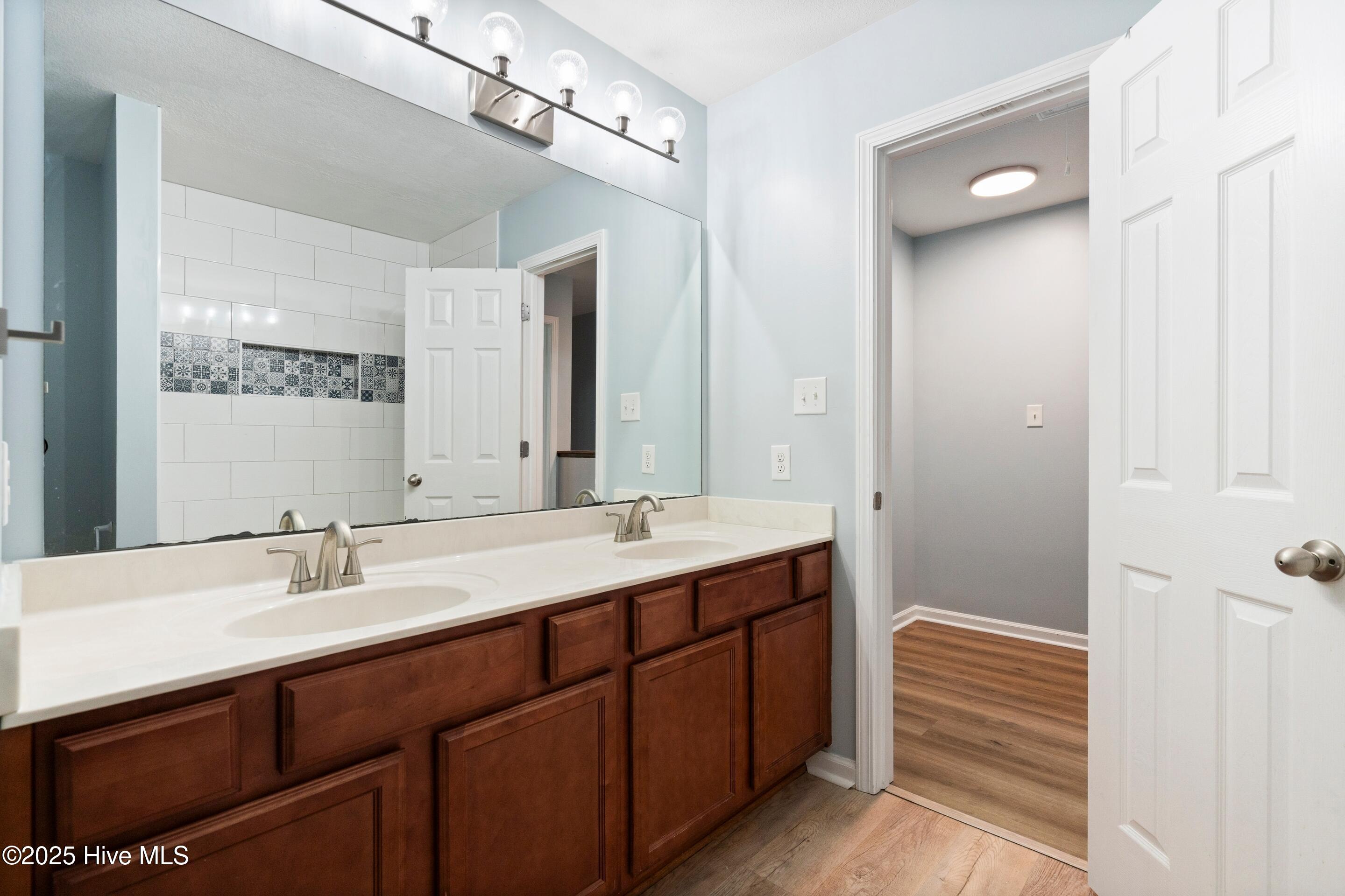 100536267 | Photo 28