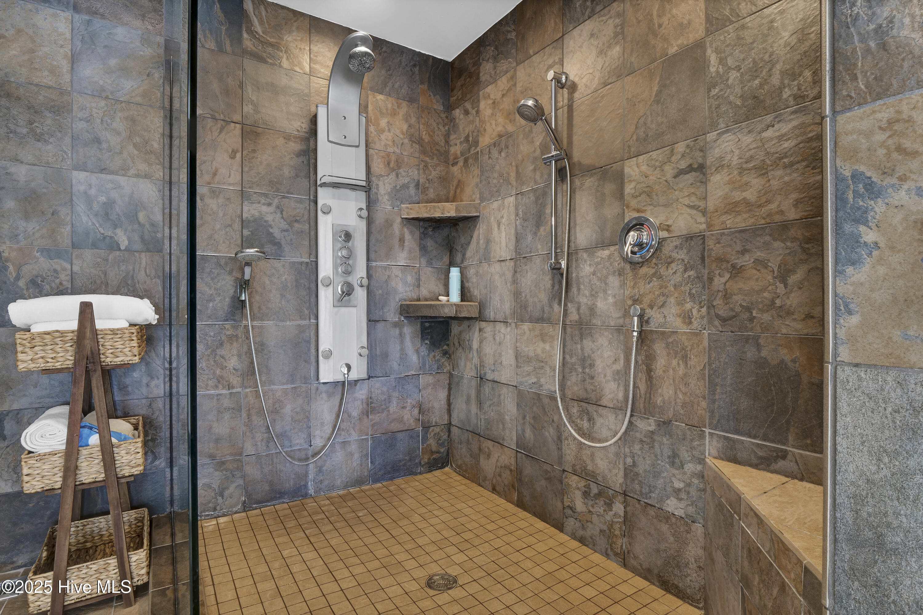 100469434 | Photo 25