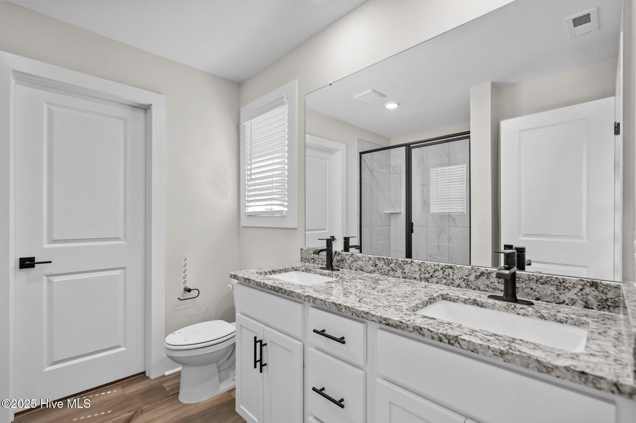 100546819 | Photo 20