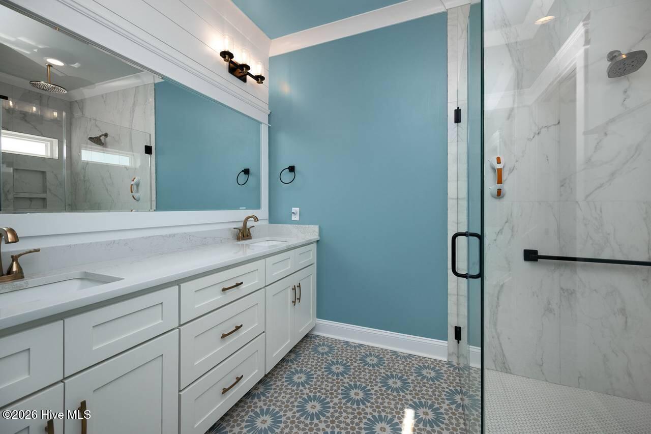 100560212 | Photo 132