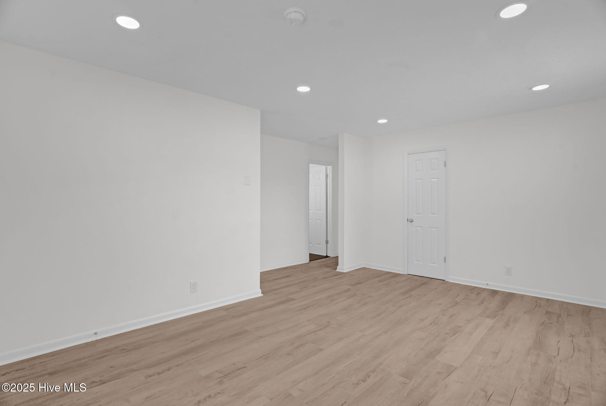 8-web-or-mls-811 Crawford St-8