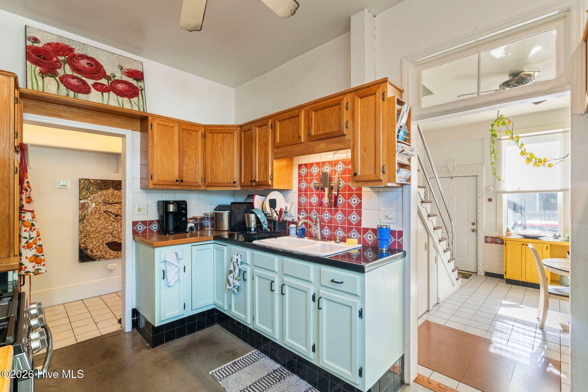 100570327 | Photo 34