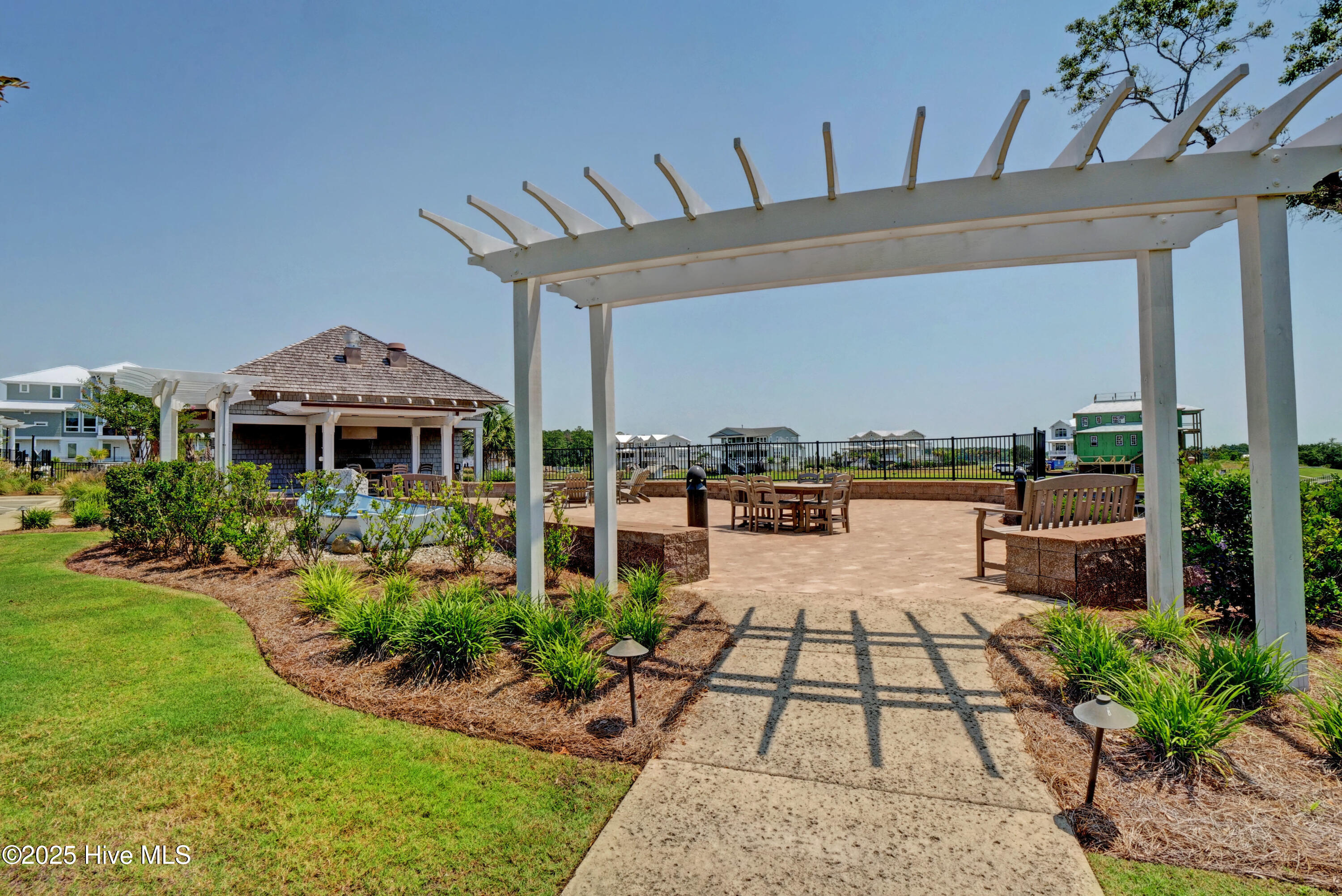 100538273 | Photo 70