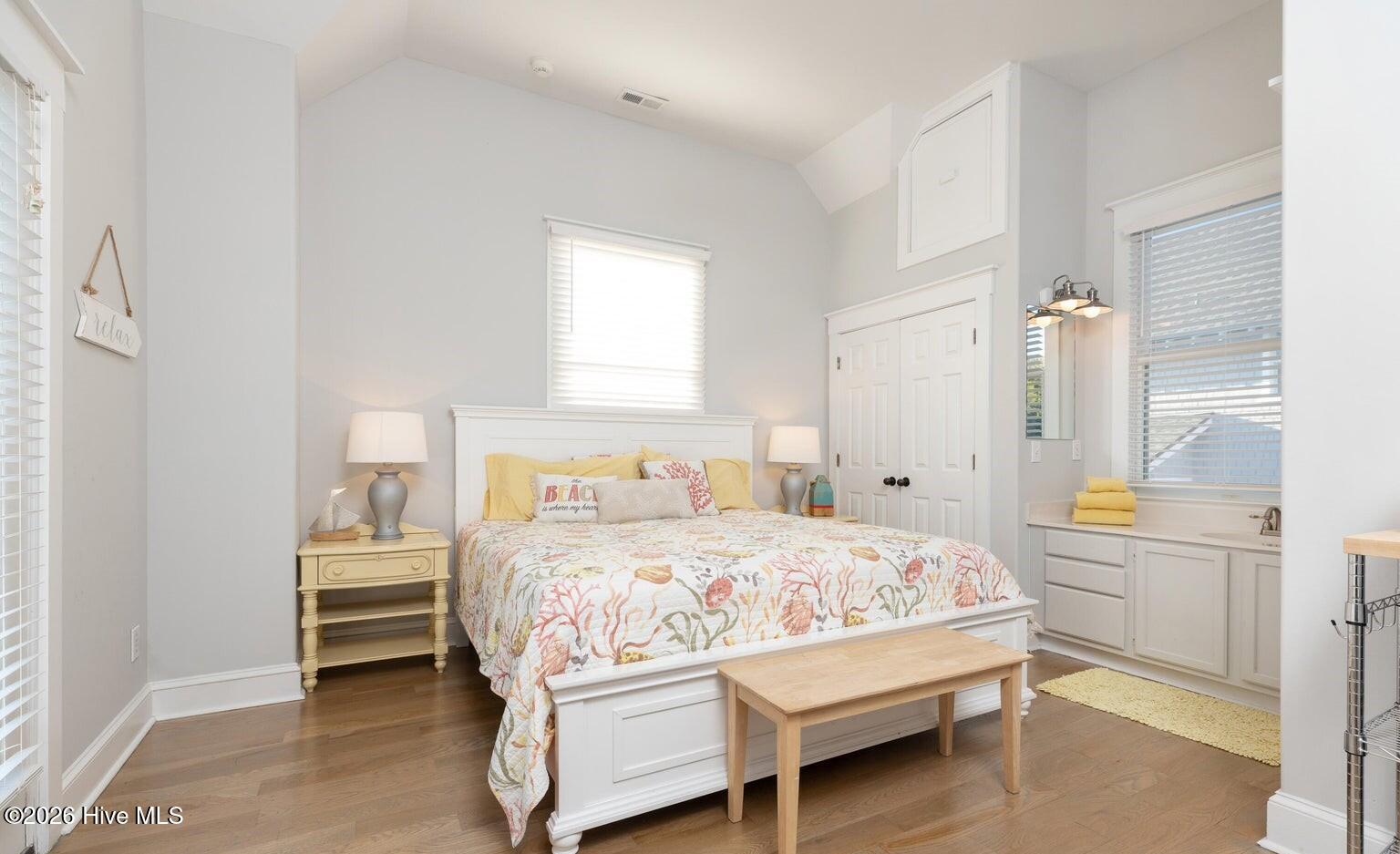 100566503 | Photo 22