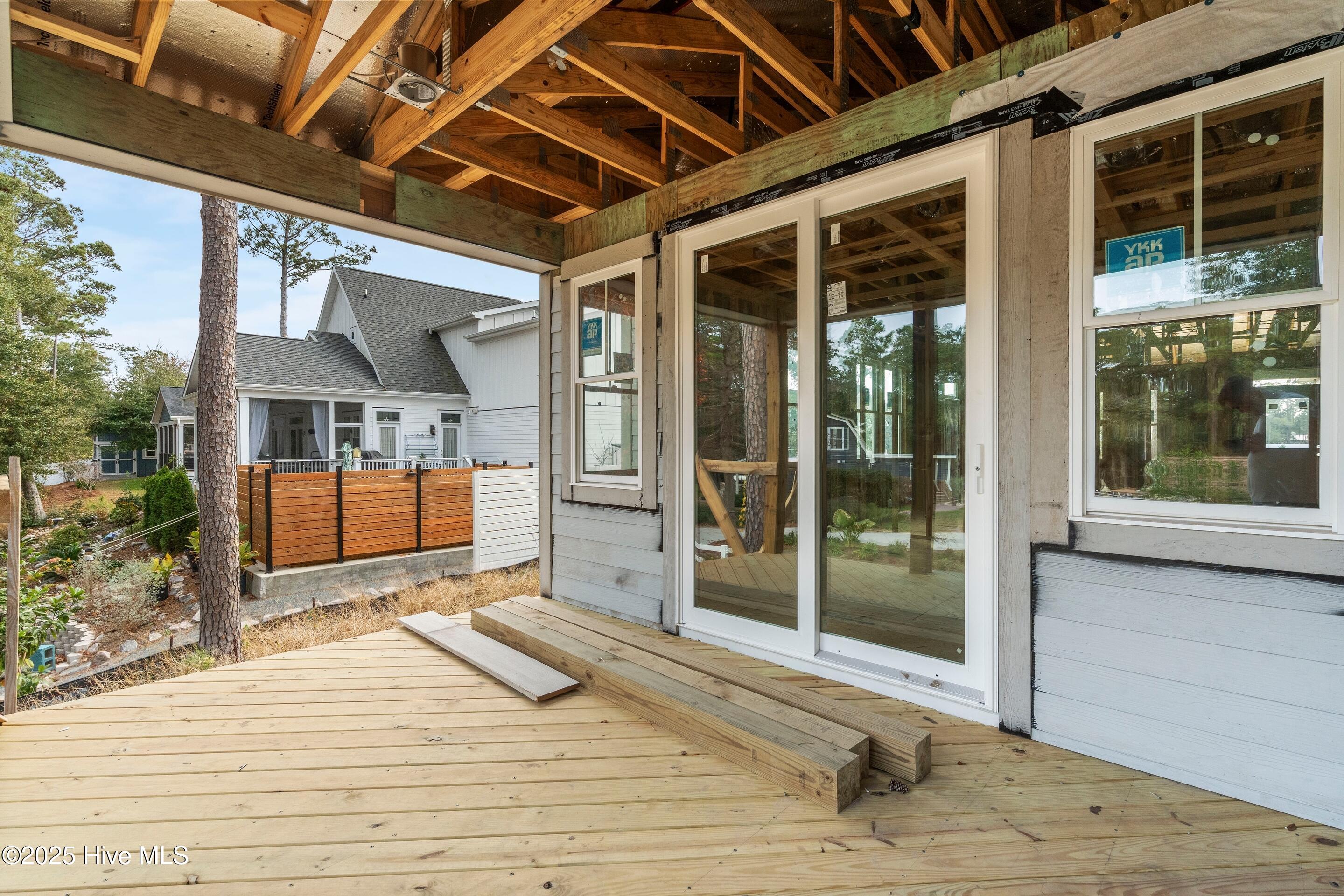 100543070 | Photo 49