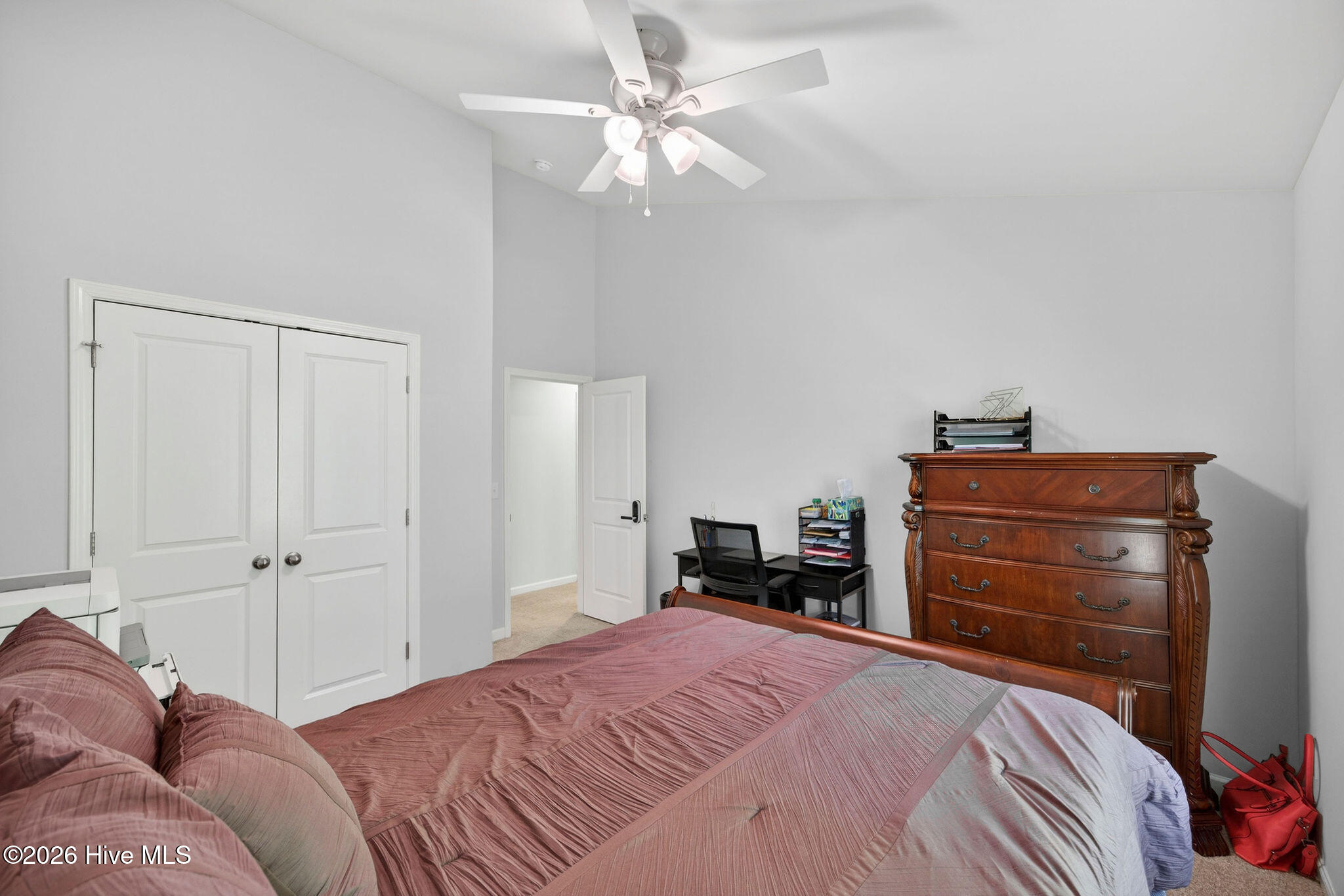 100570180 | Photo 28