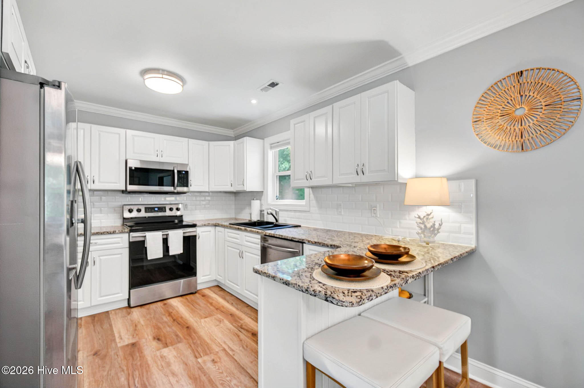 100556049 | Photo 30