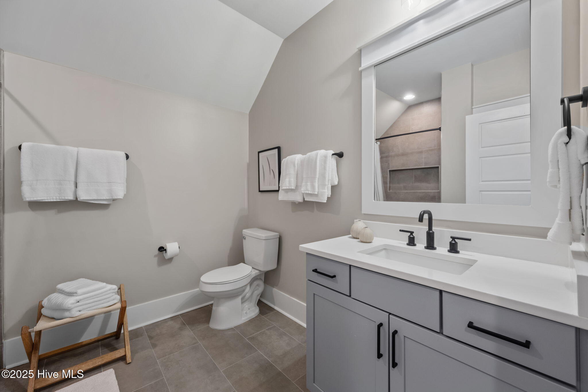 100535671 | Photo 32