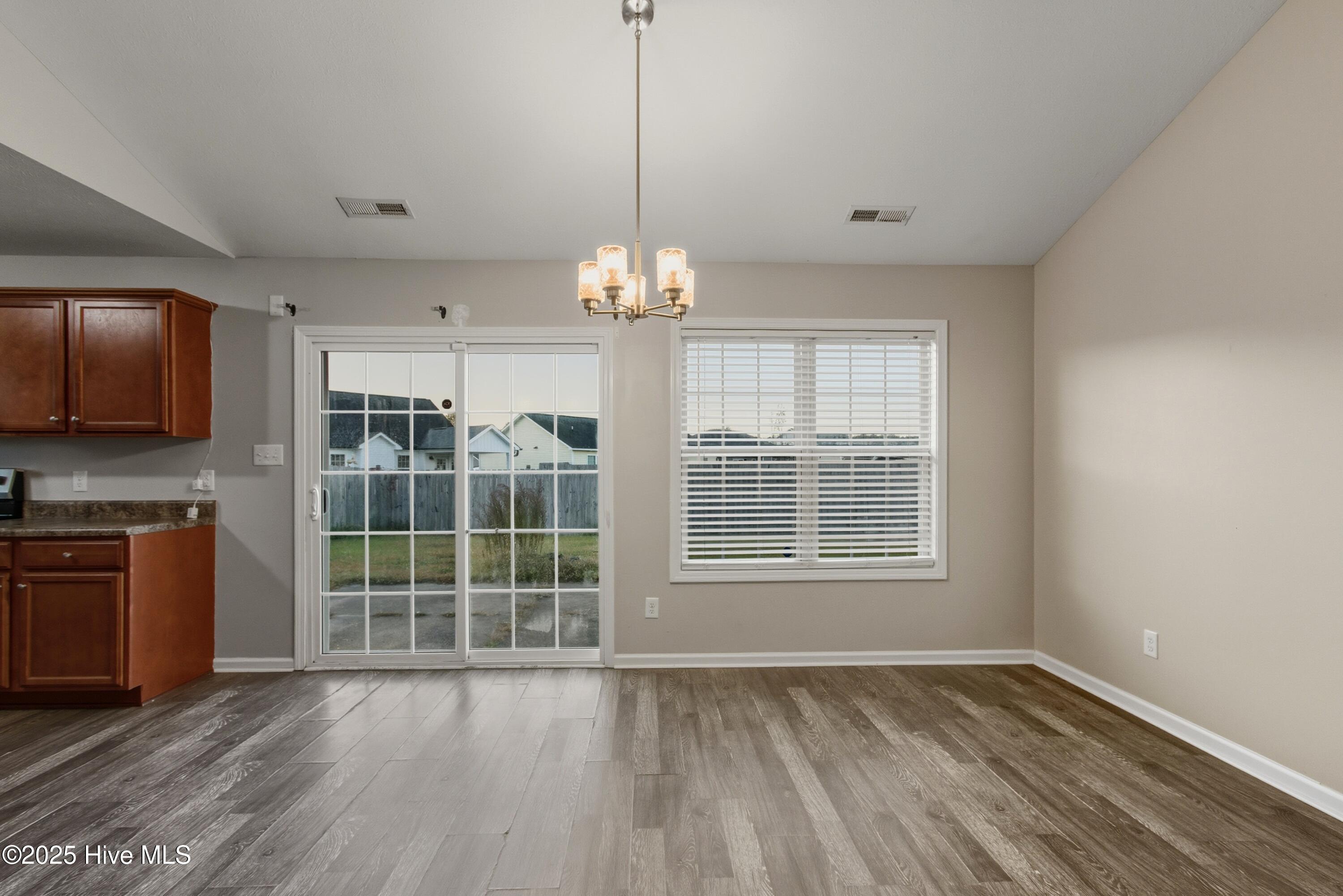 100541237 | Photo 12