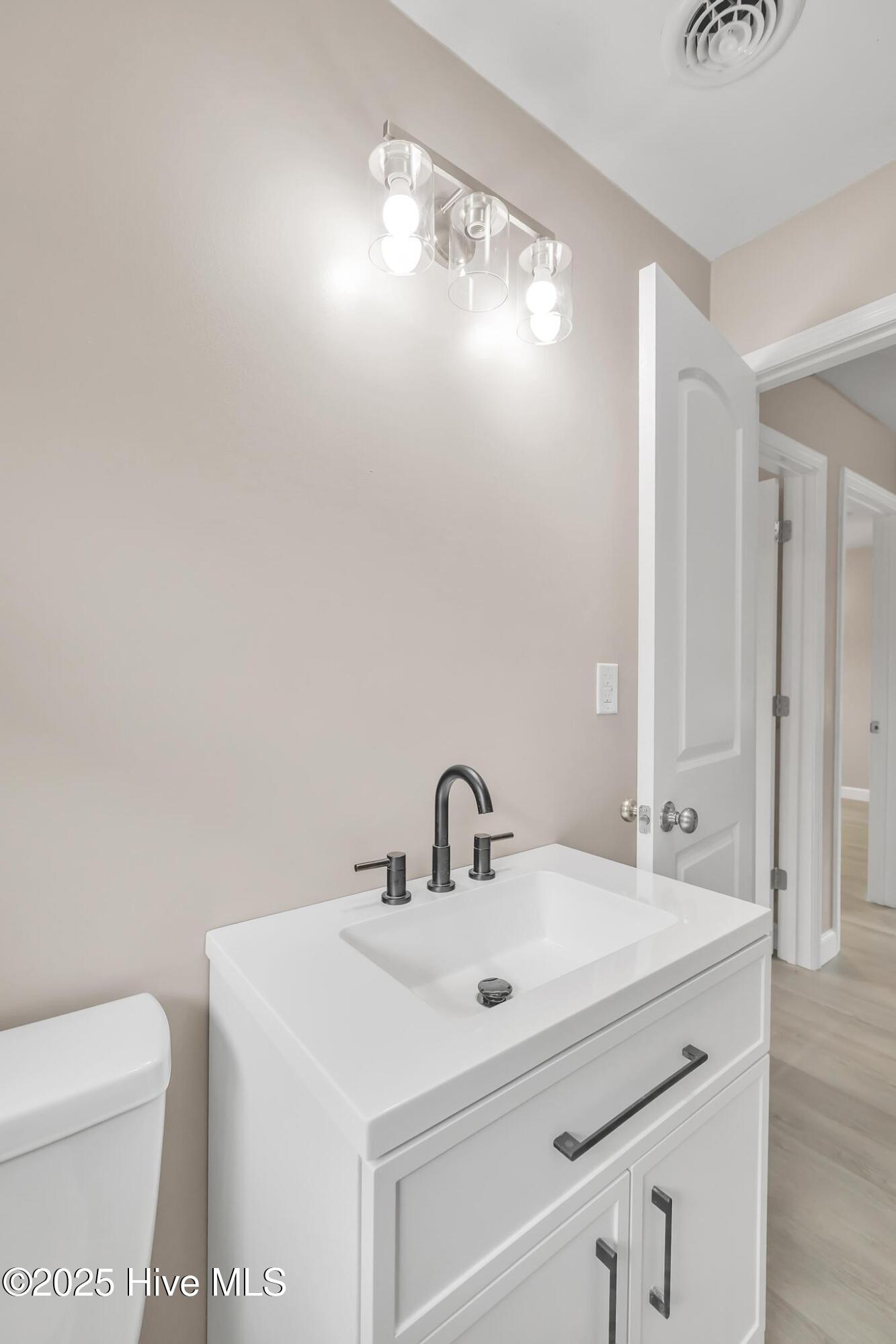 100535695 | Photo 20