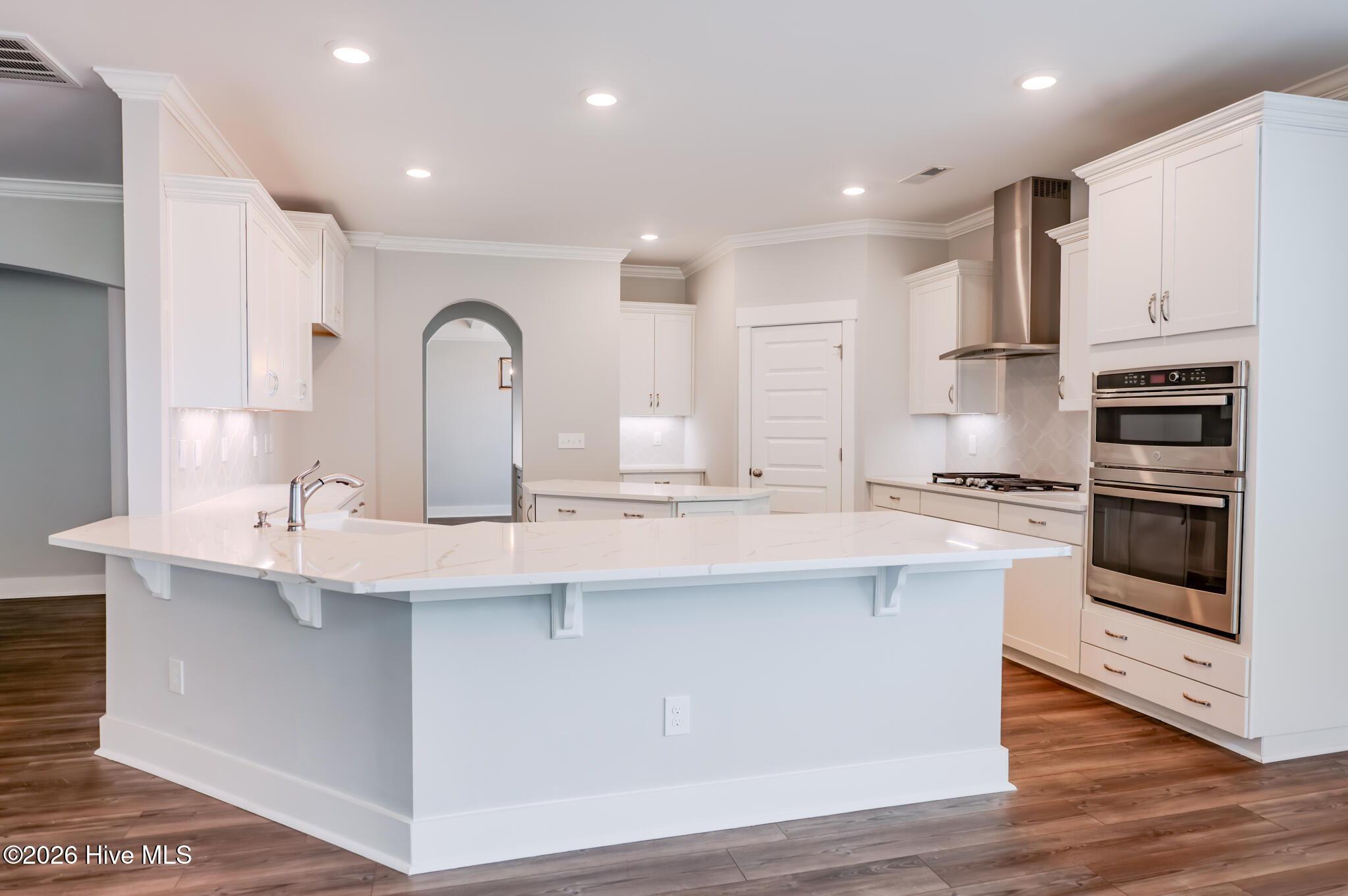 100567790 | Photo 21