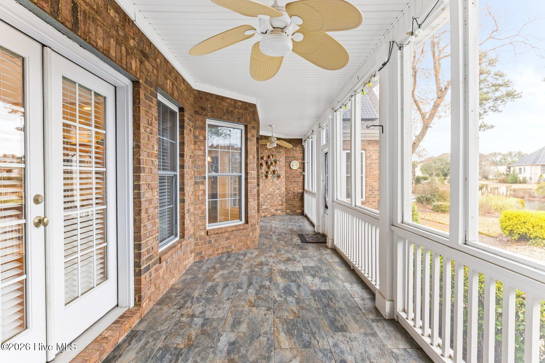 100547238 | Photo 30