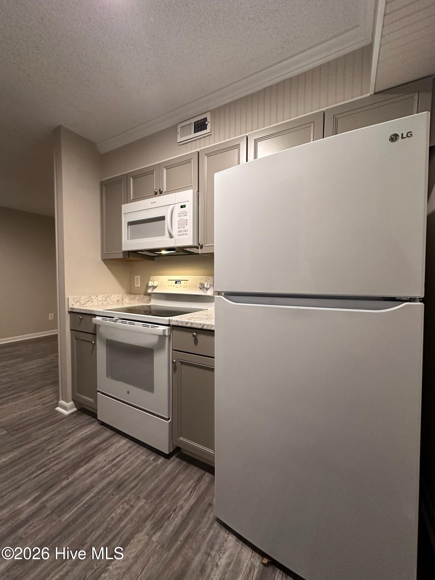 100550435 | Photo 11