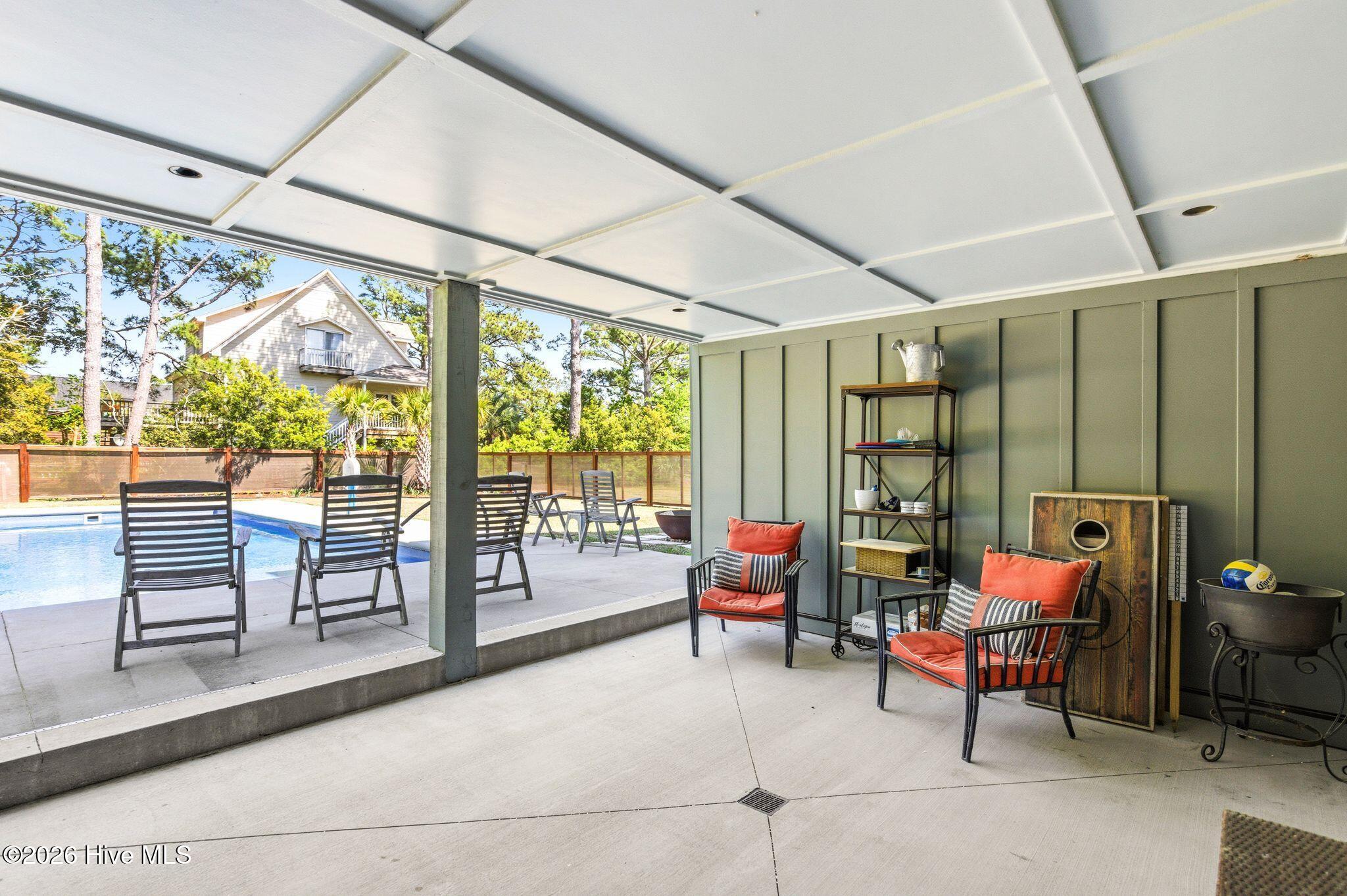 100568012 | Photo 79