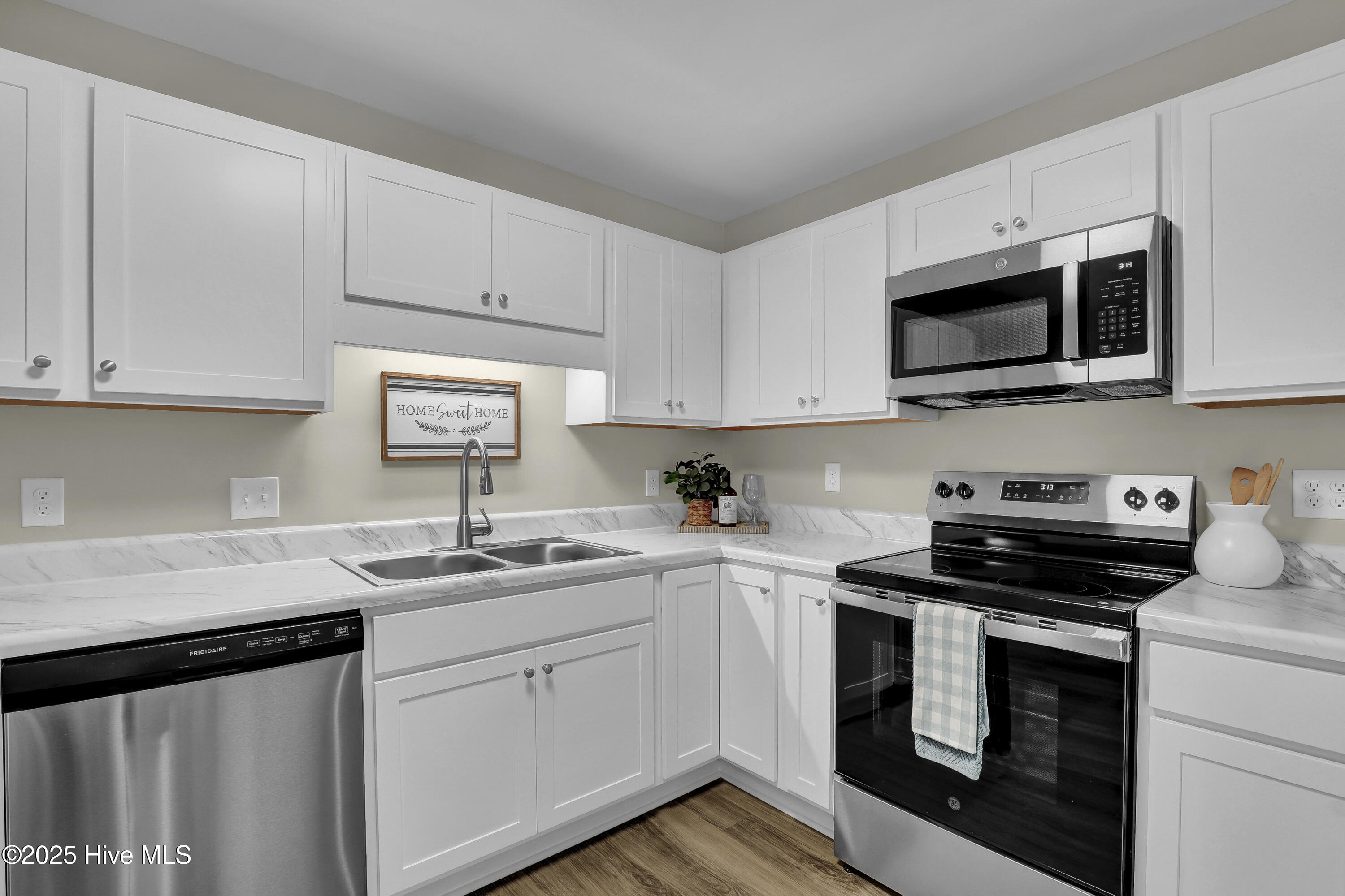 100542523 | Photo 11