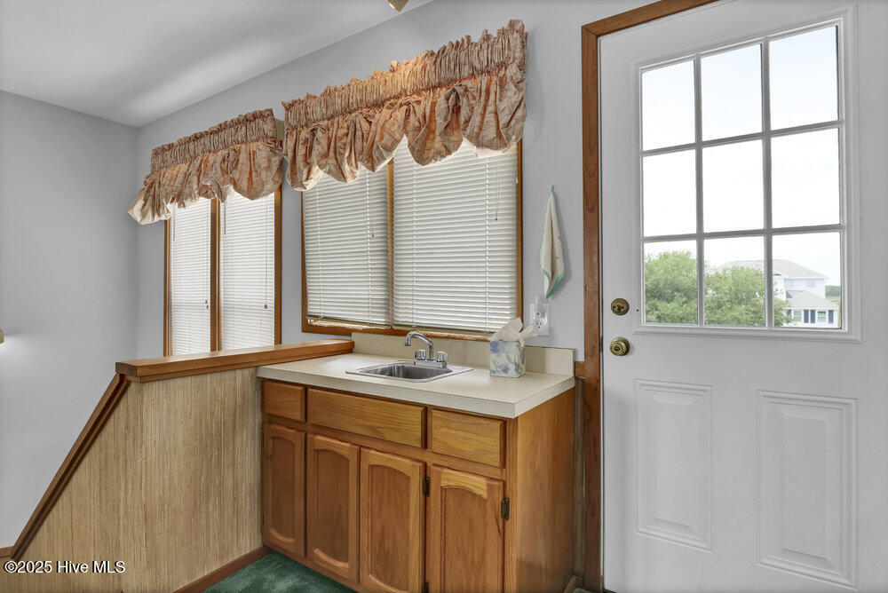 308 N Shore Drive E, Sunset Beach, NC 28468 – photo 22: Wet Bar
