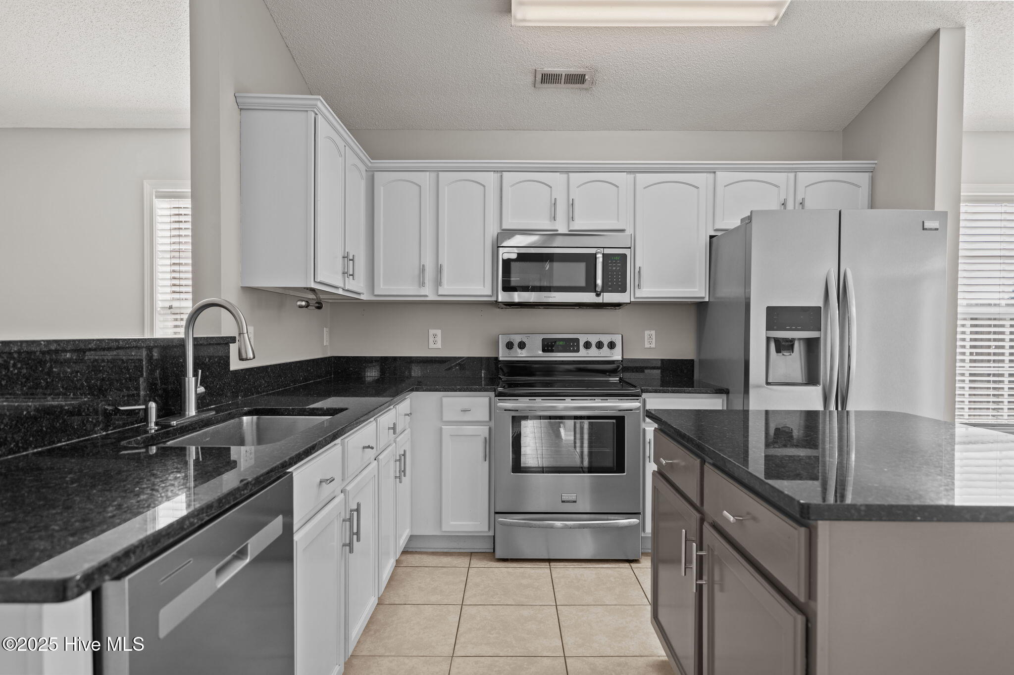 100537991 | Photo 10