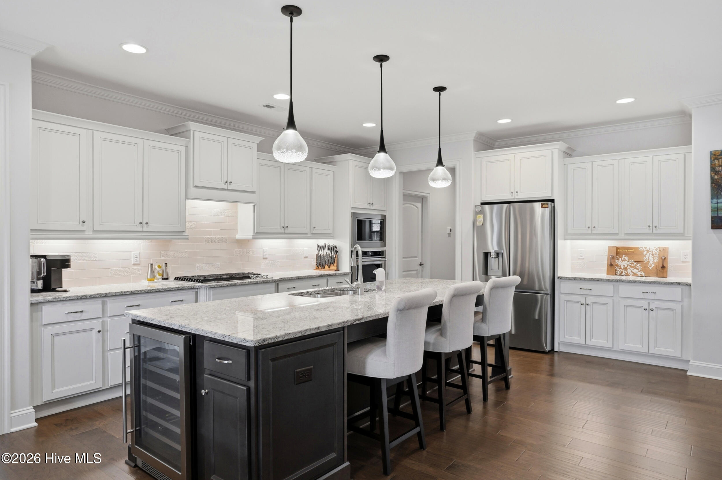 100560979 | Photo 12