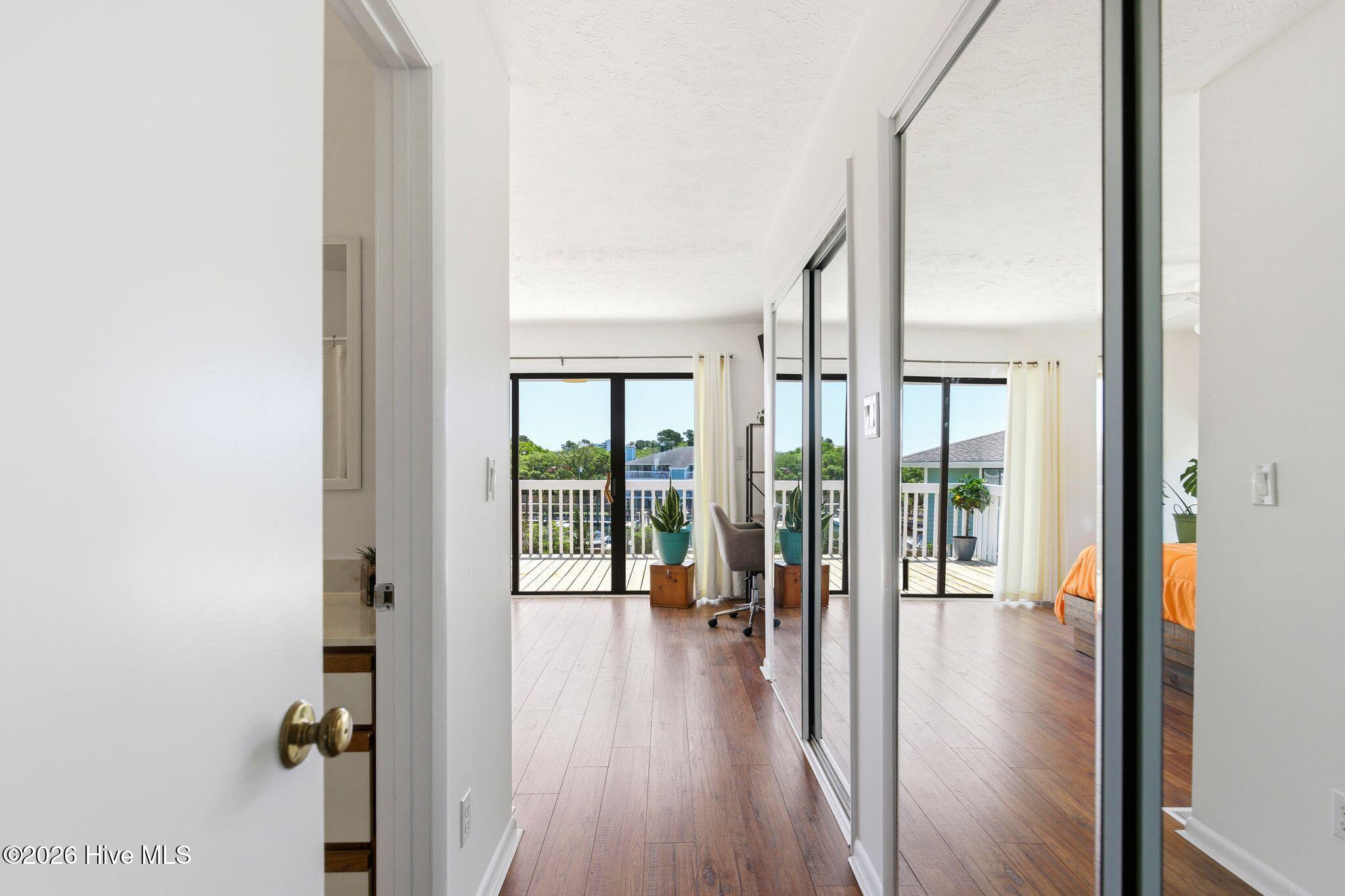 100568885 | Photo 18