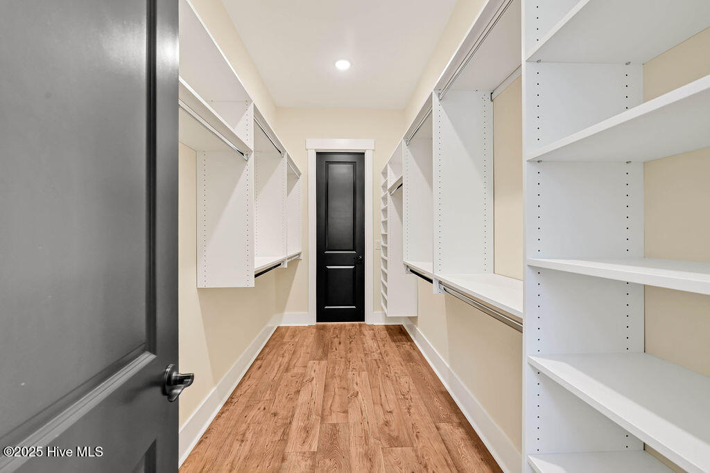 100512087 | Photo 27