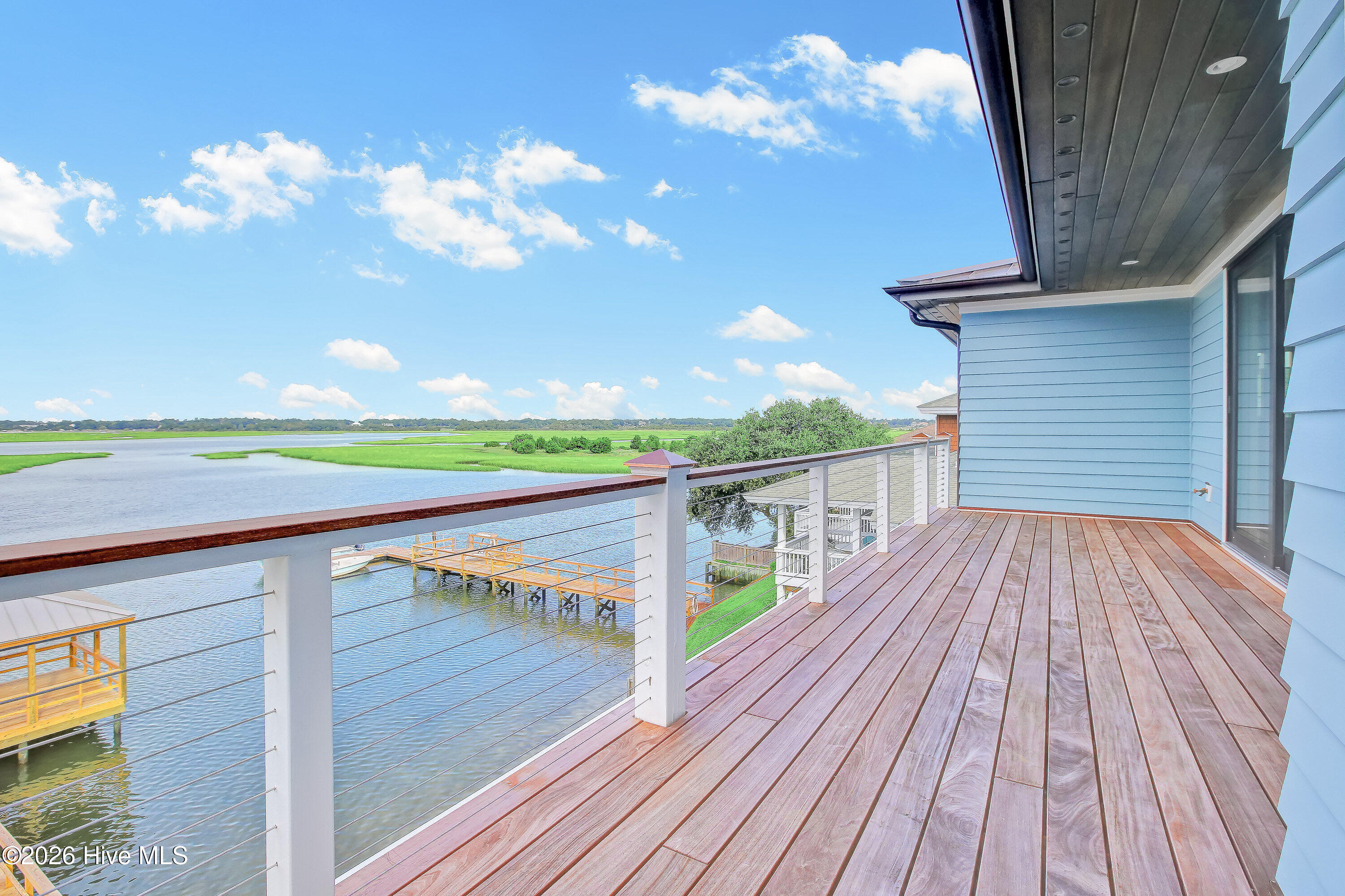 100563584 | Photo 28