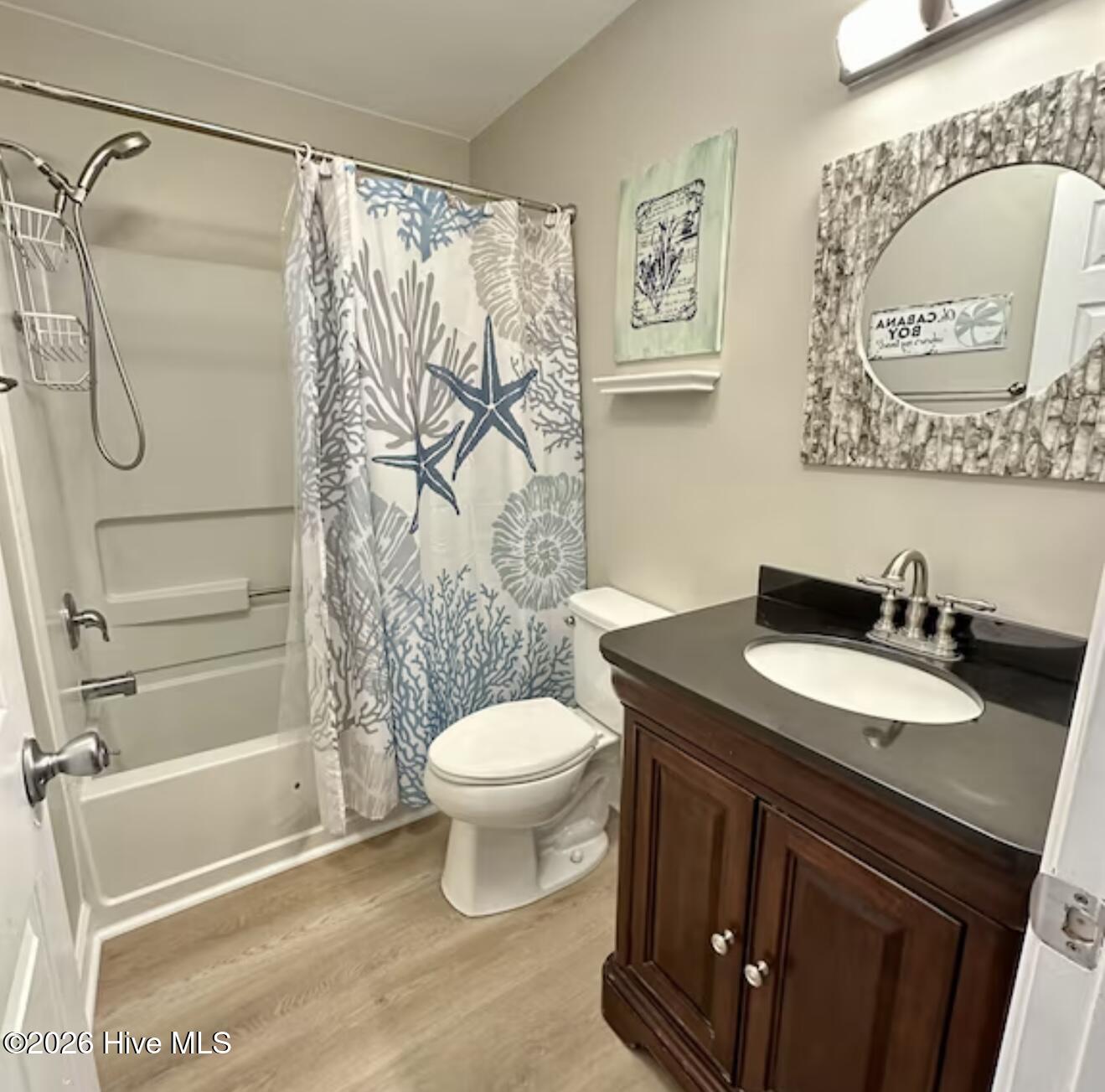 100548298 | Photo 17