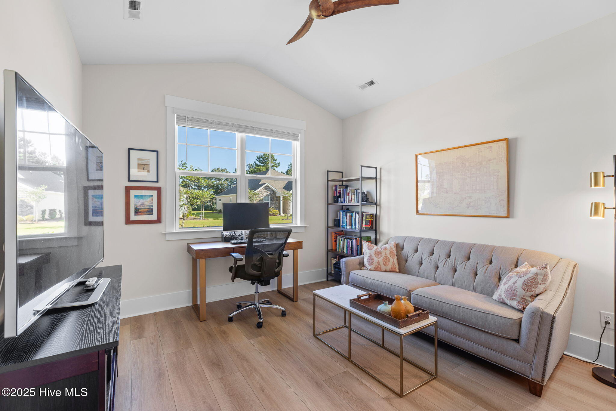 100534721 | Photo 26