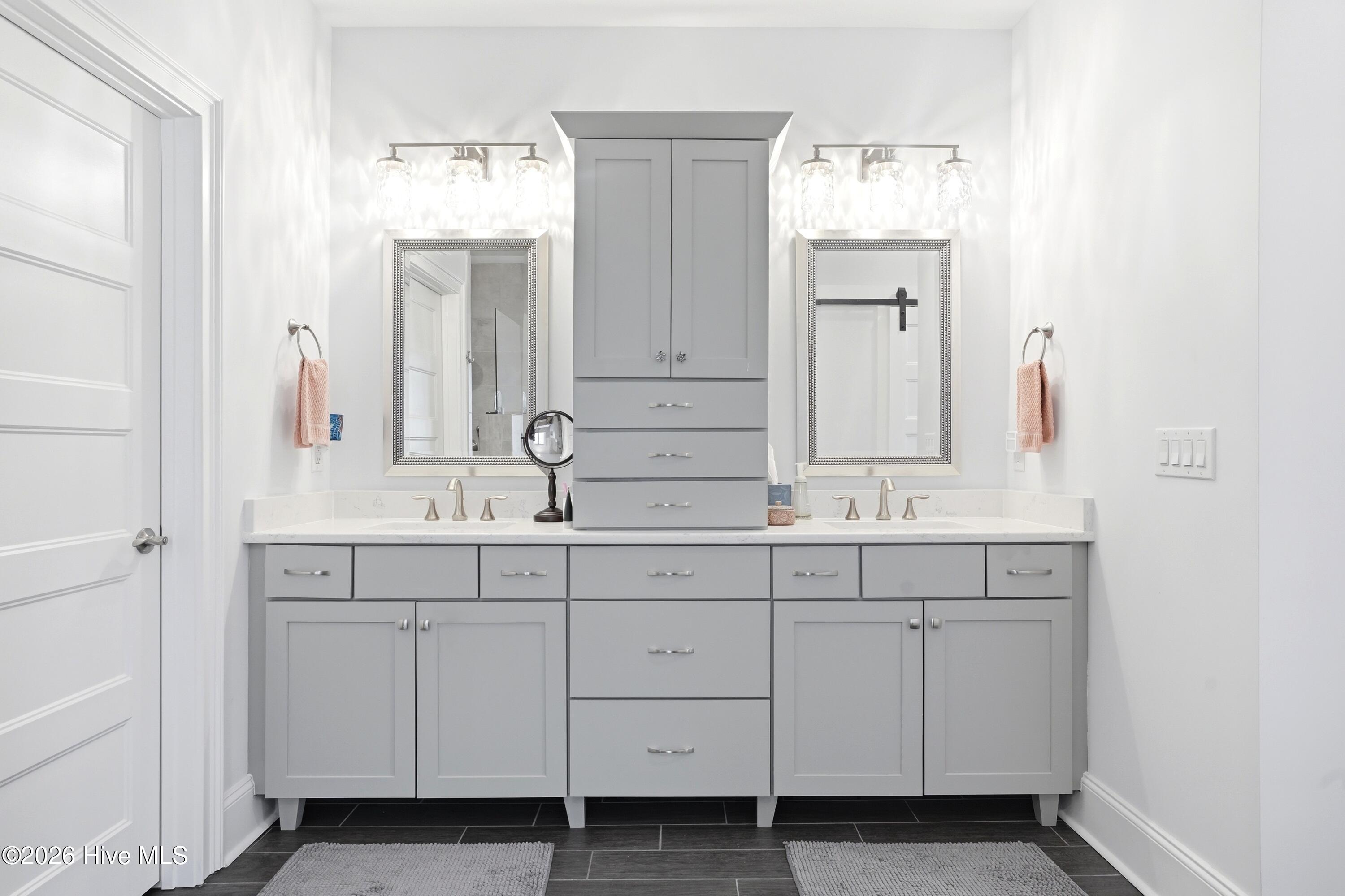 100561923 | Photo 38