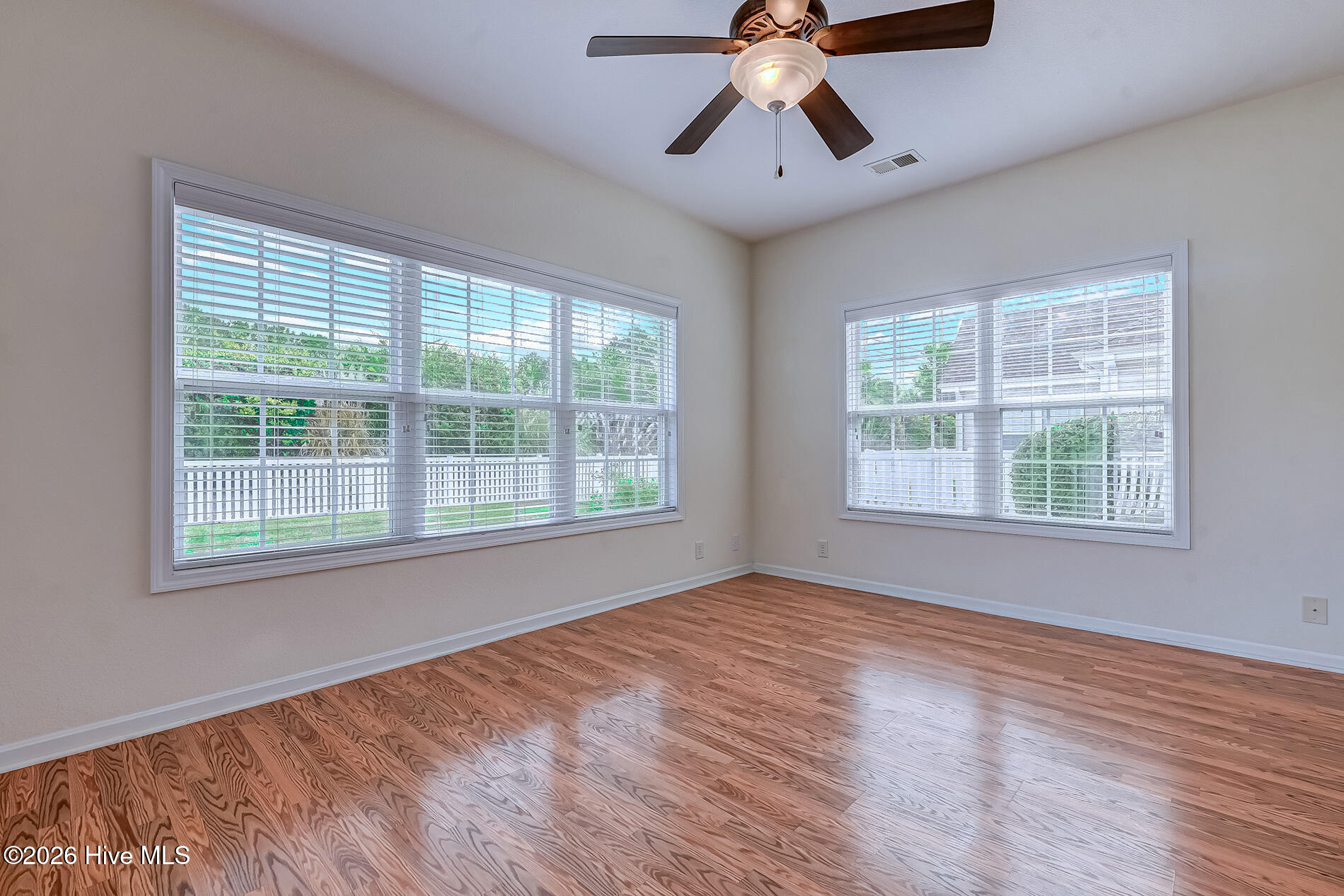 100563613 | Photo 30