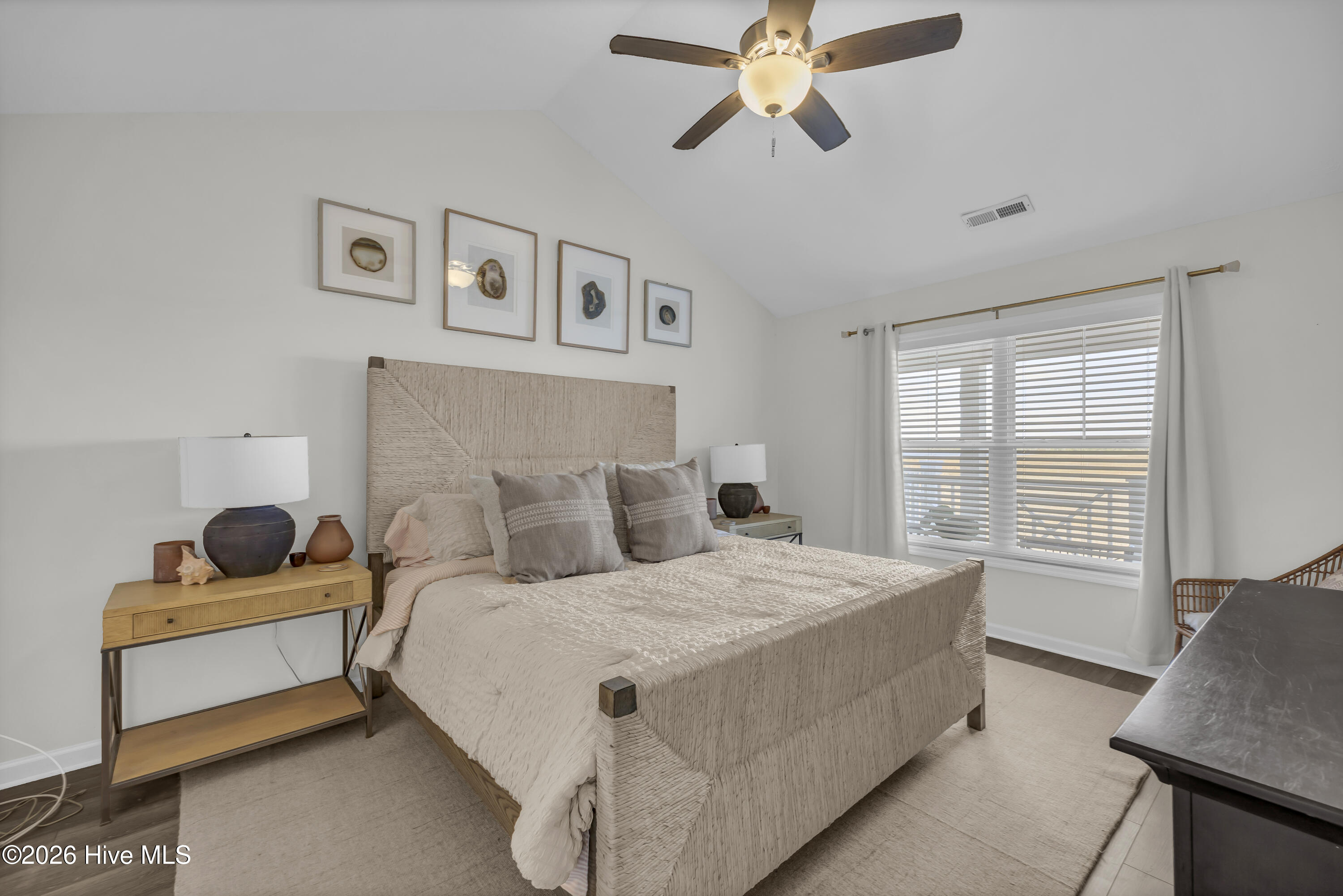 100552193 | Photo 11