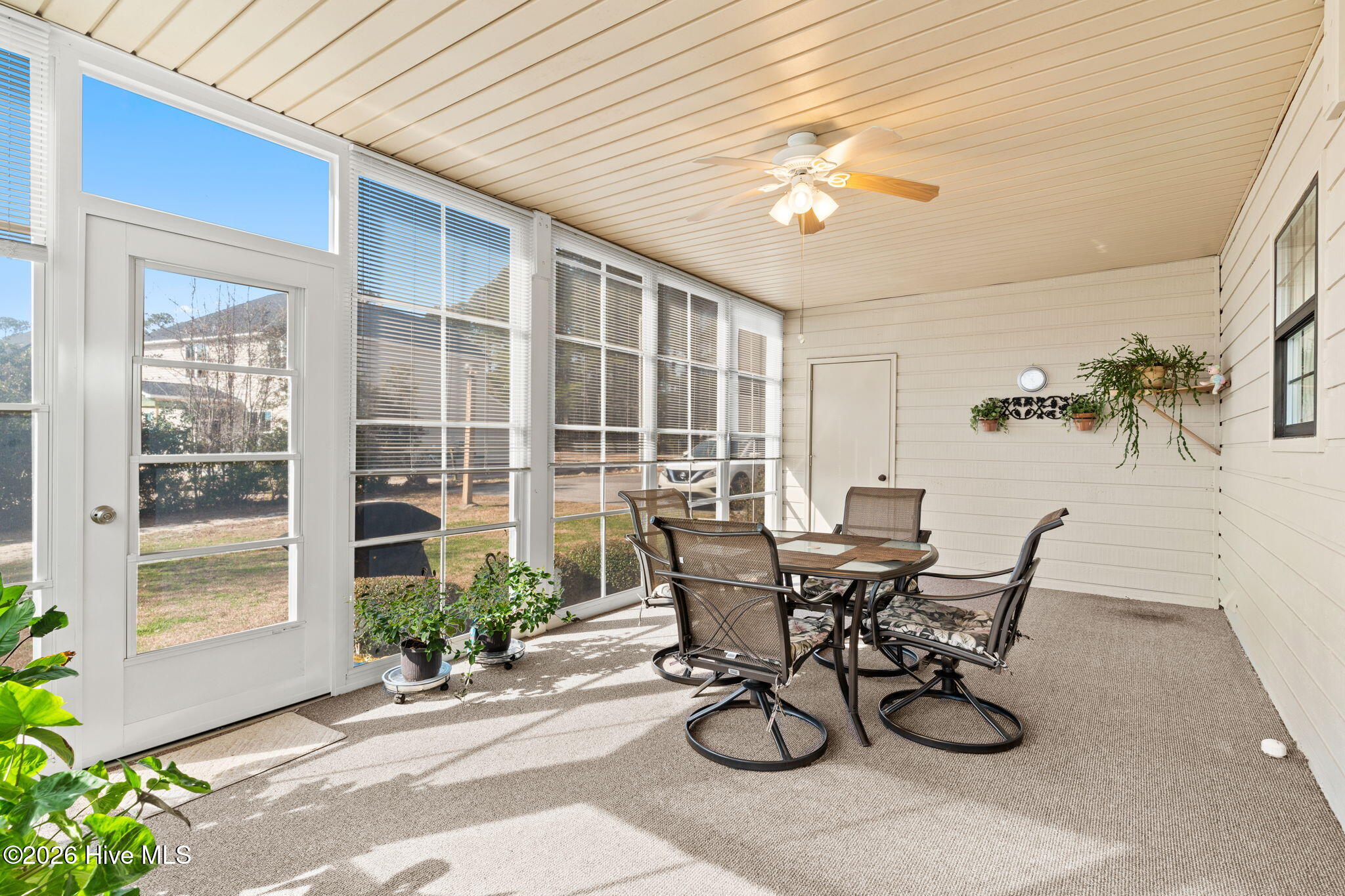 100549085 | Photo 15