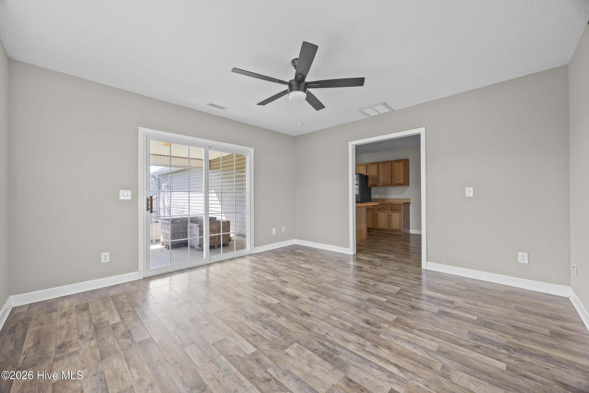 100564039 | Photo 32