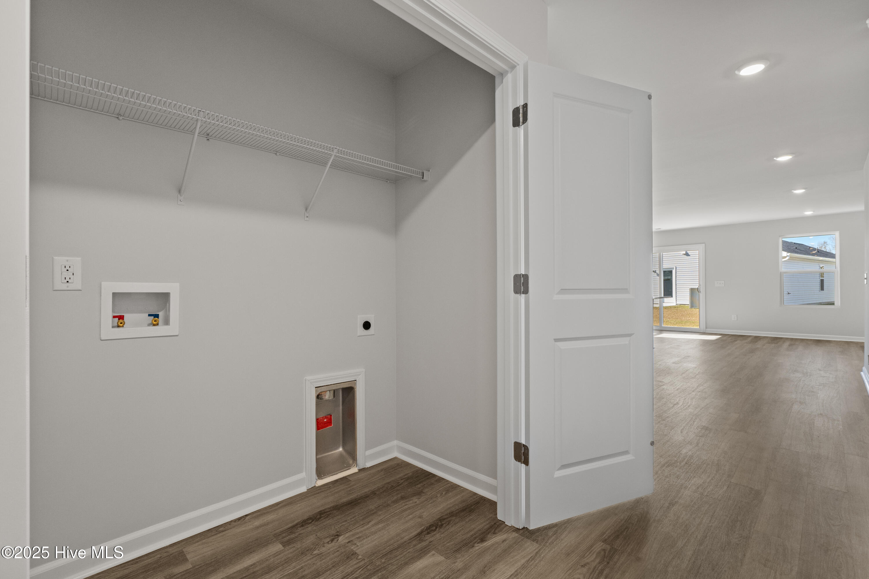 100528310 | Photo 32