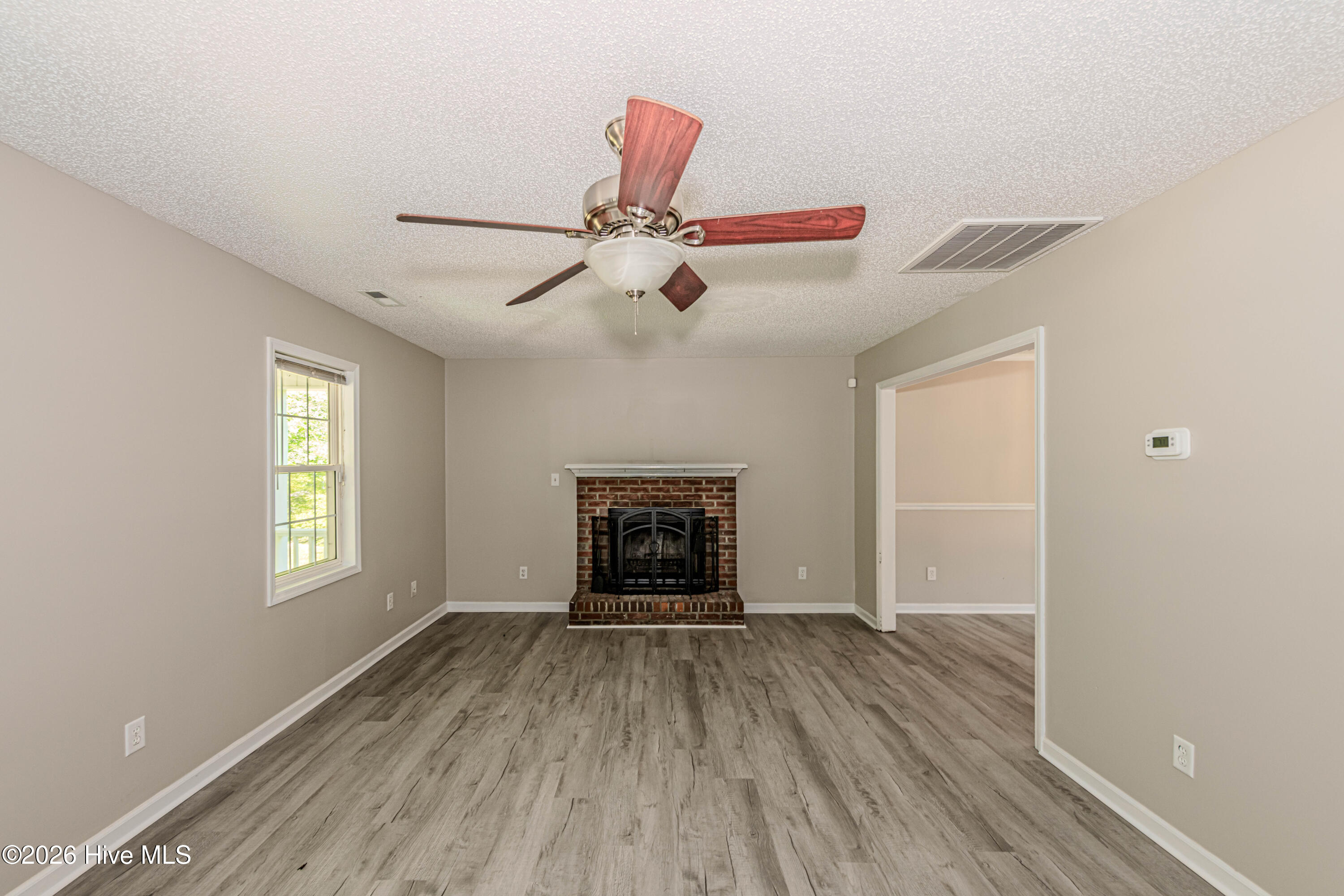 100568422 | Photo 23