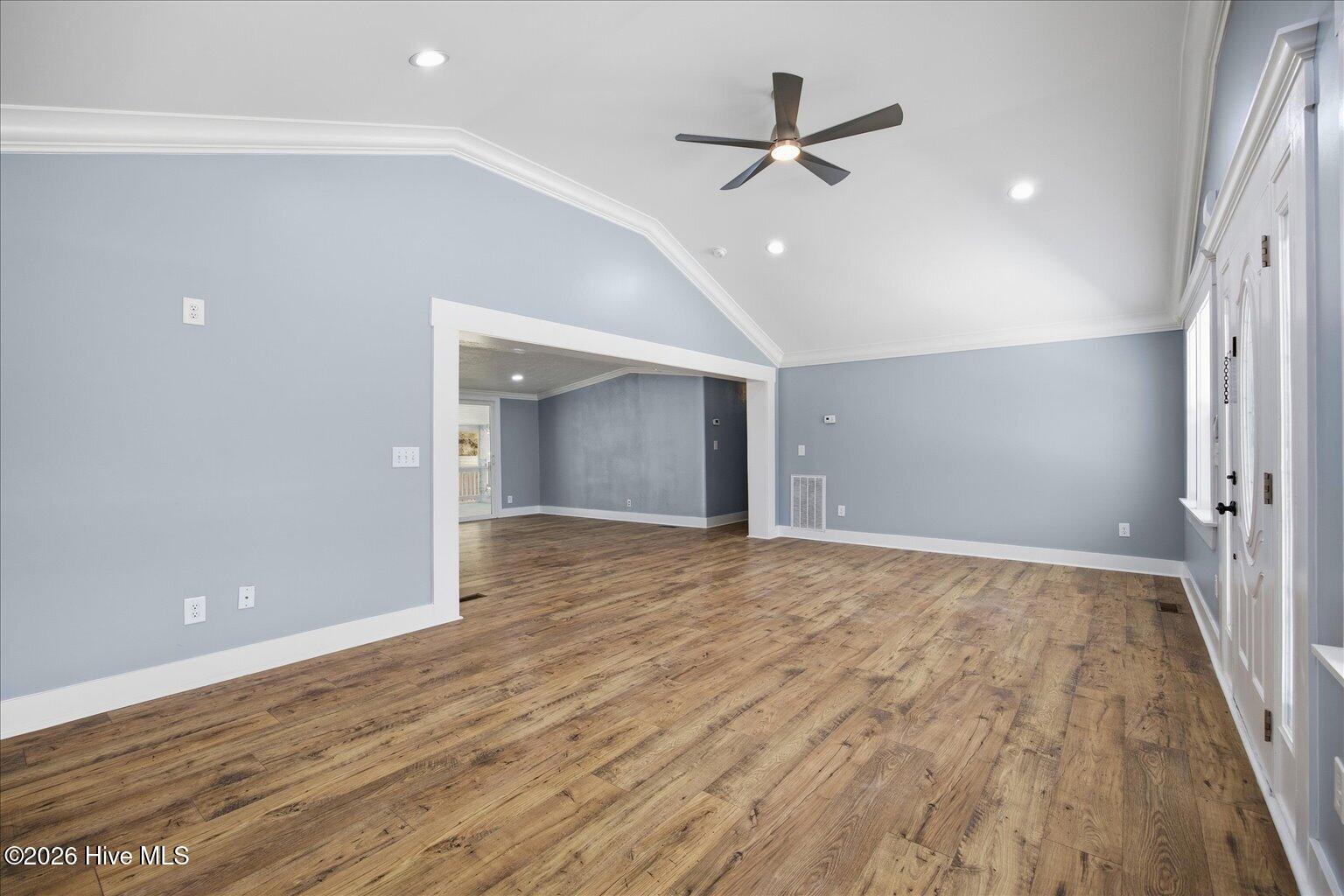 100565054 | Photo 40