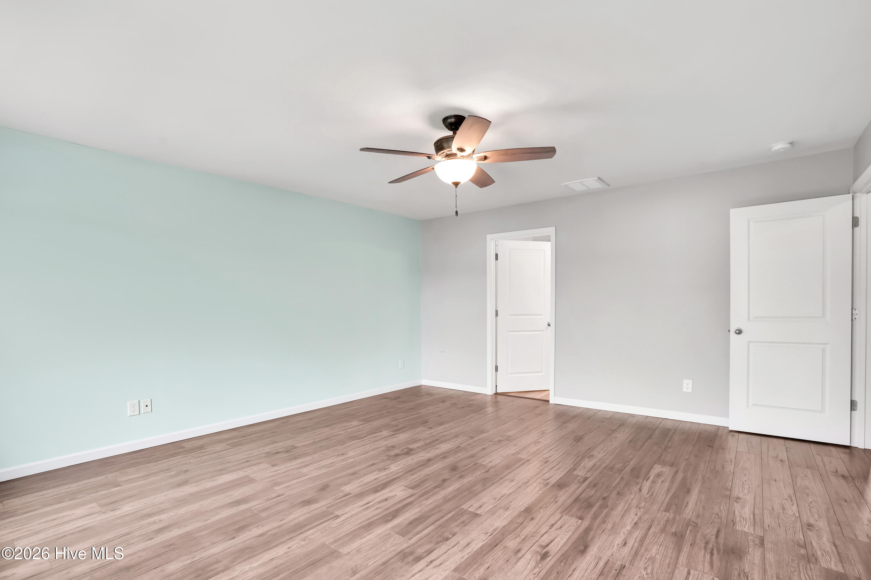 100548211 | Photo 22