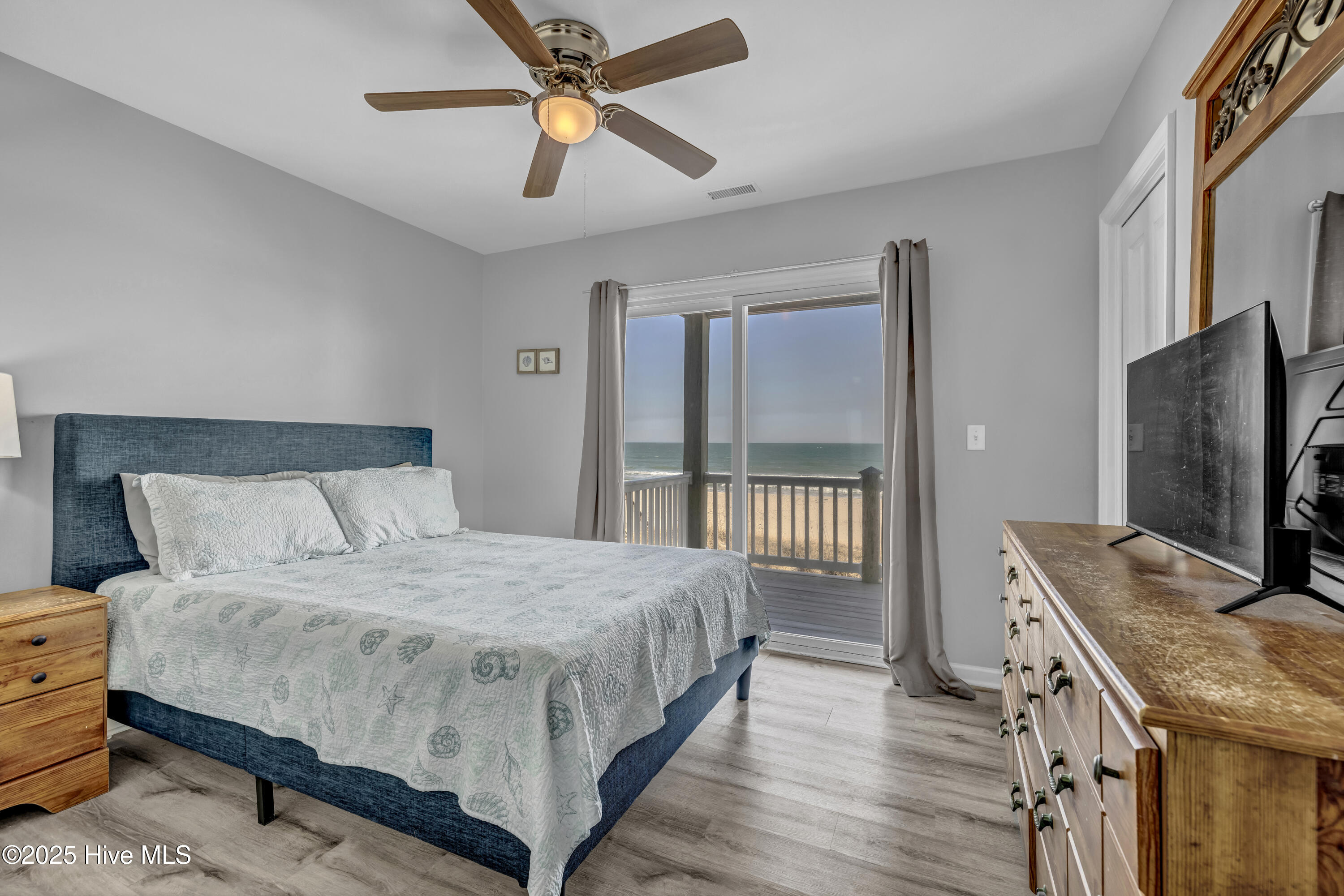 100511067 | Photo 22