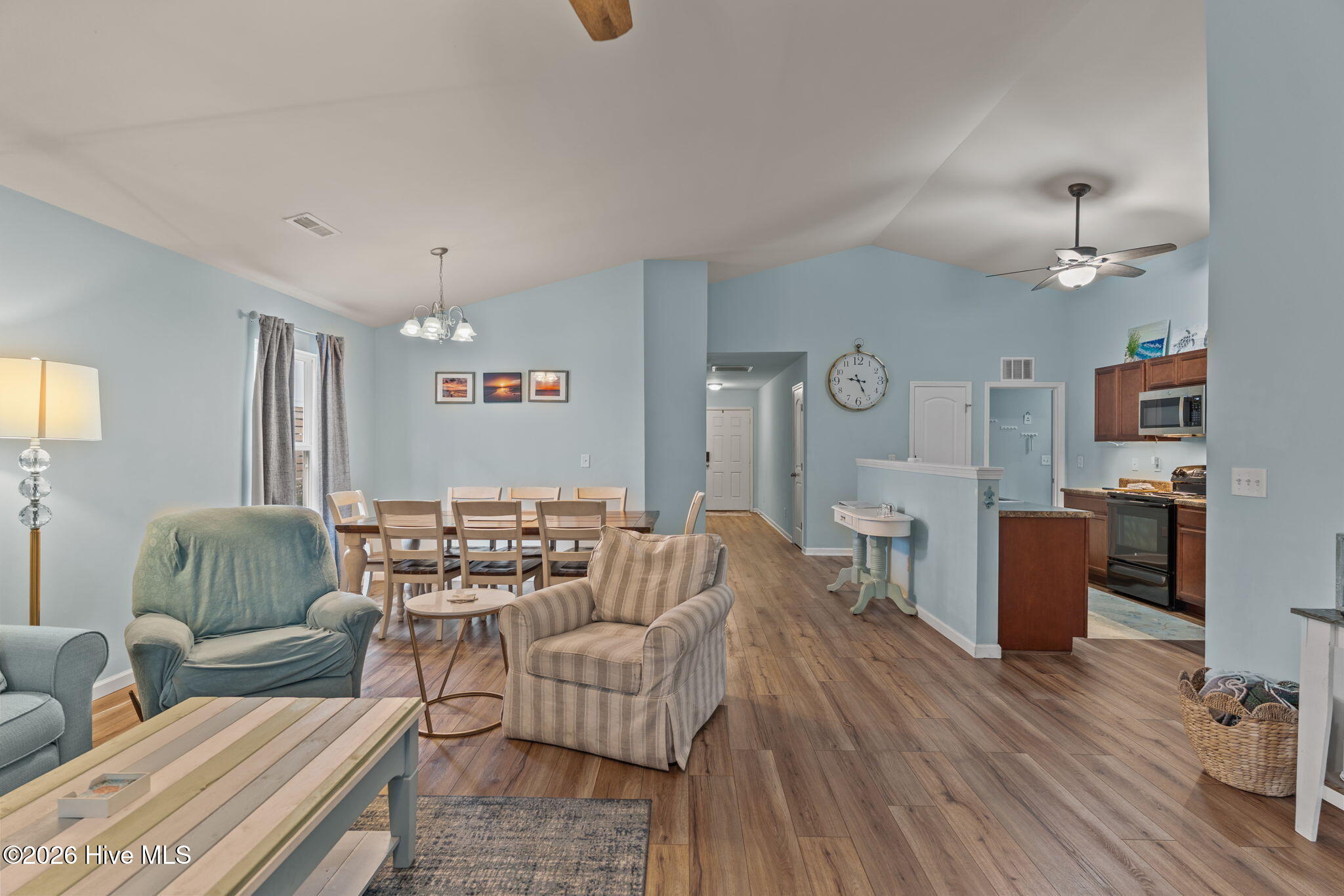 100564480 | Photo 15