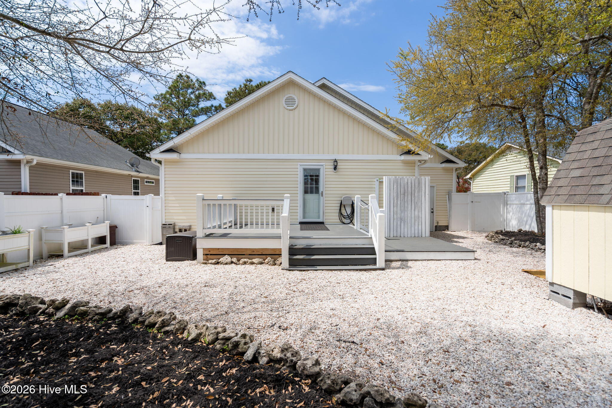 100566759 | Photo 51