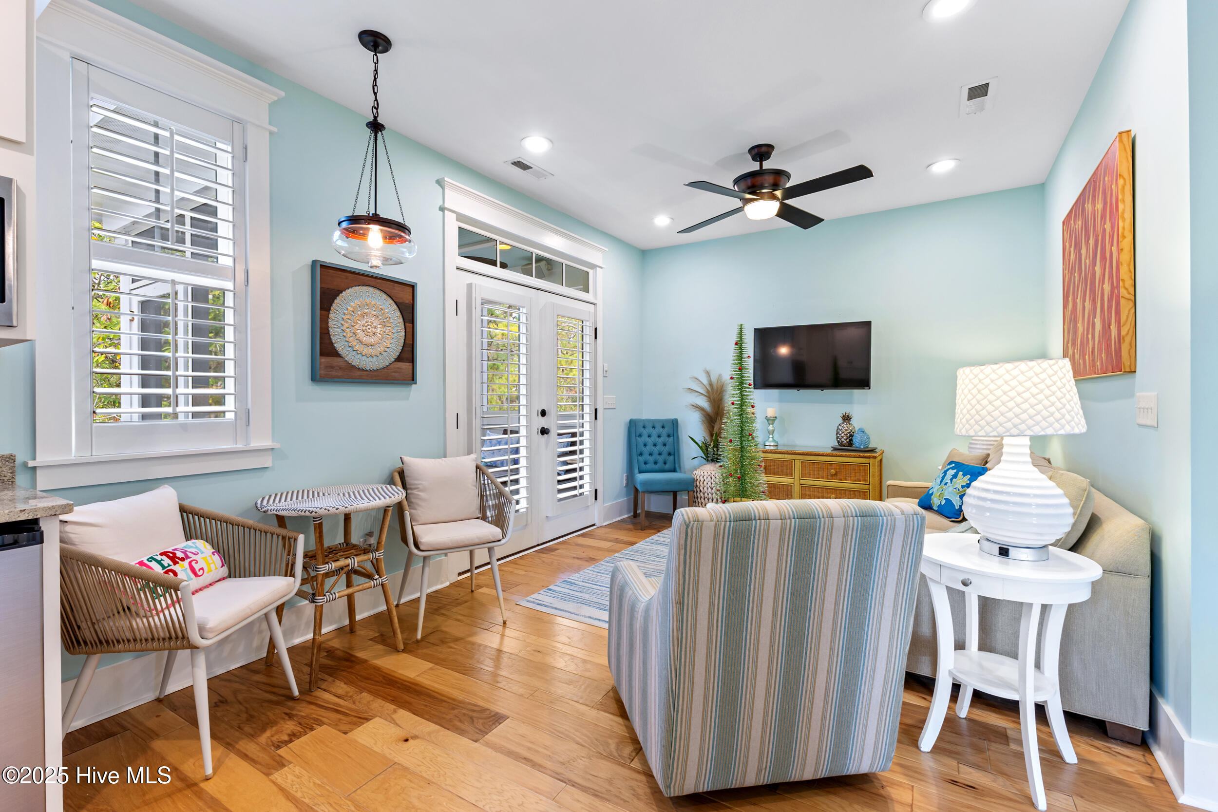 100543179 | Photo 42